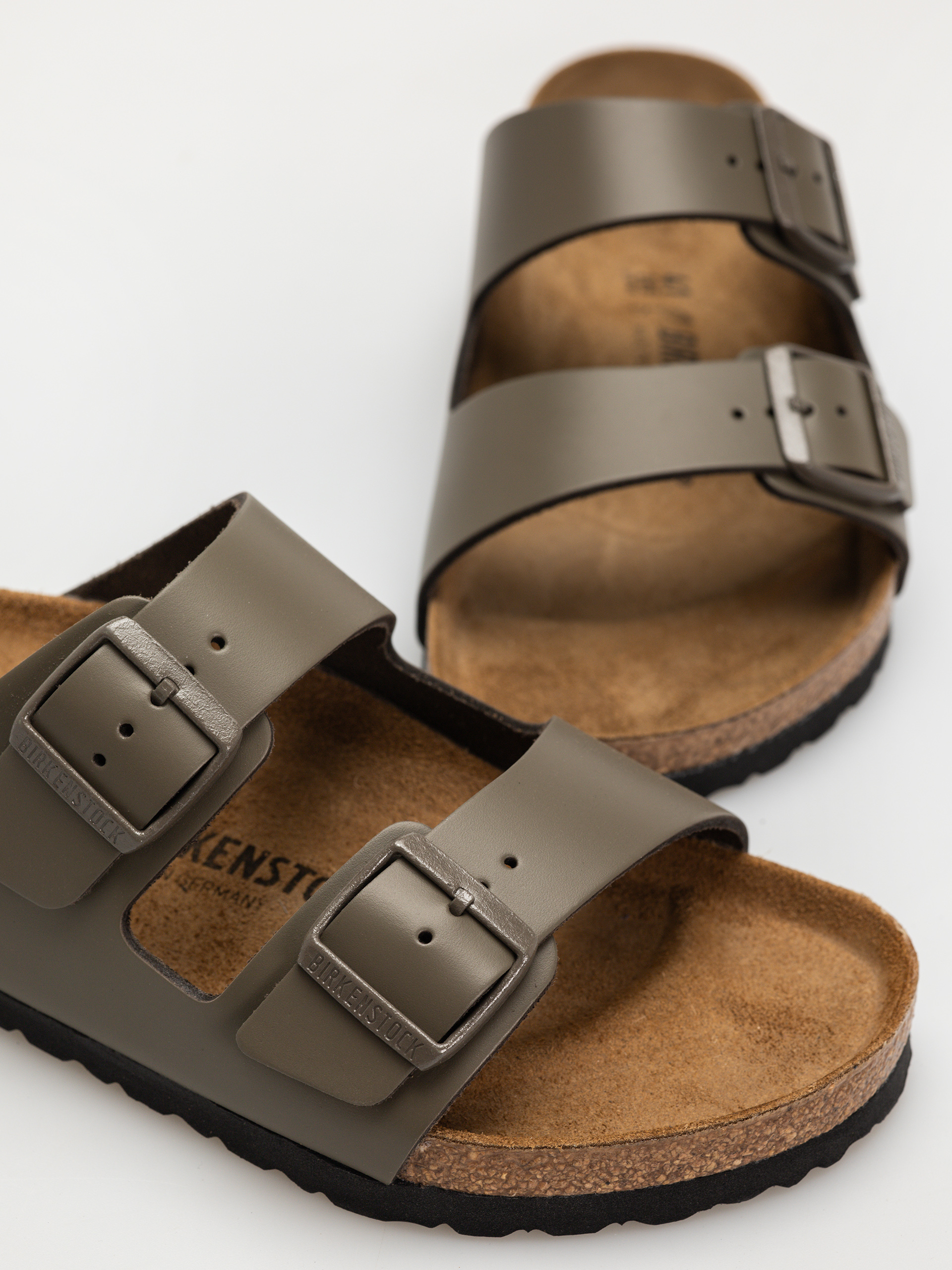 Birkenstock Arizona Natural Leather Regular Flip Flops (concrete gray)