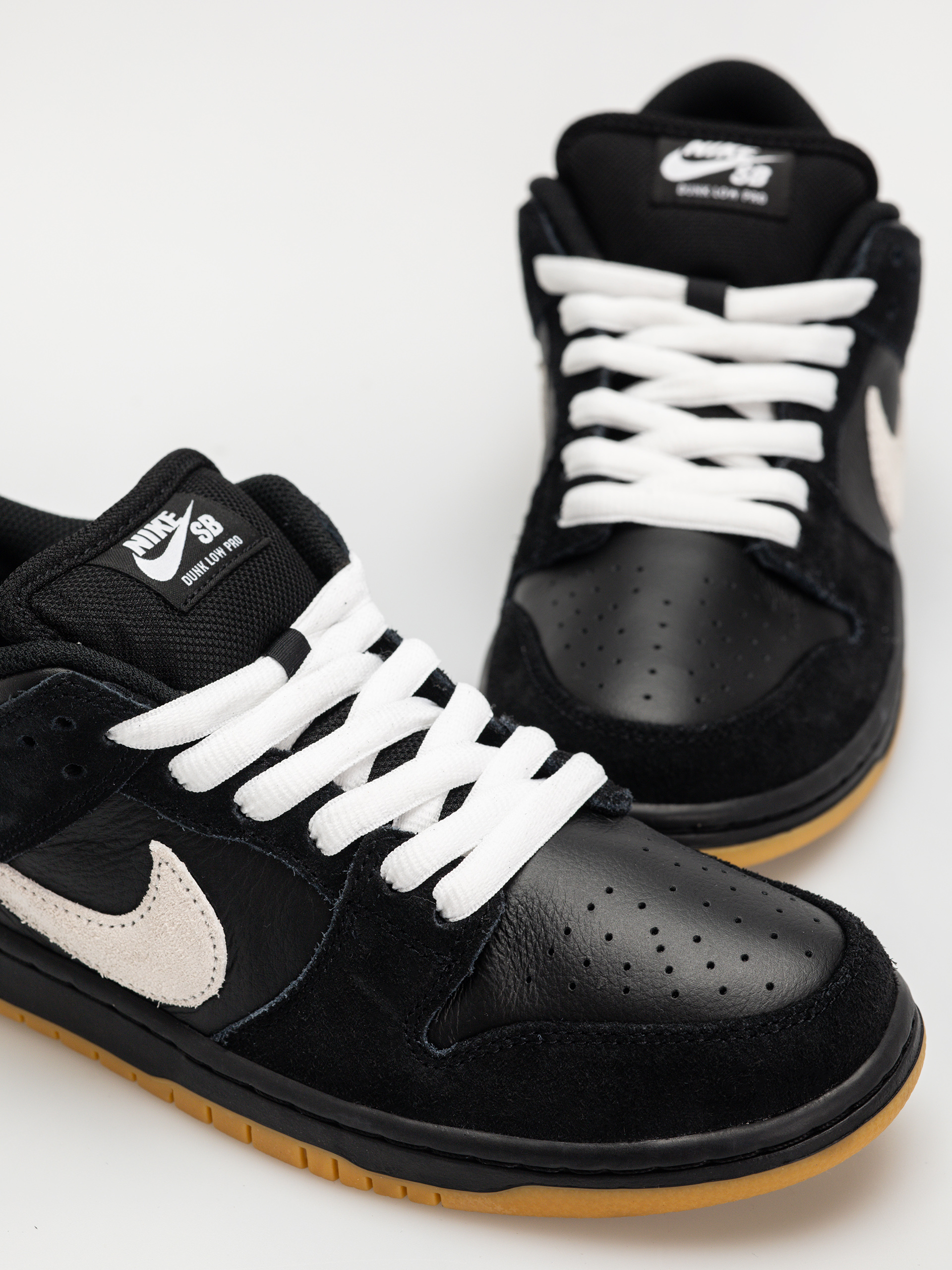 Nike SB Dunk Low Pro Schuhe (black/white black gum light brown)