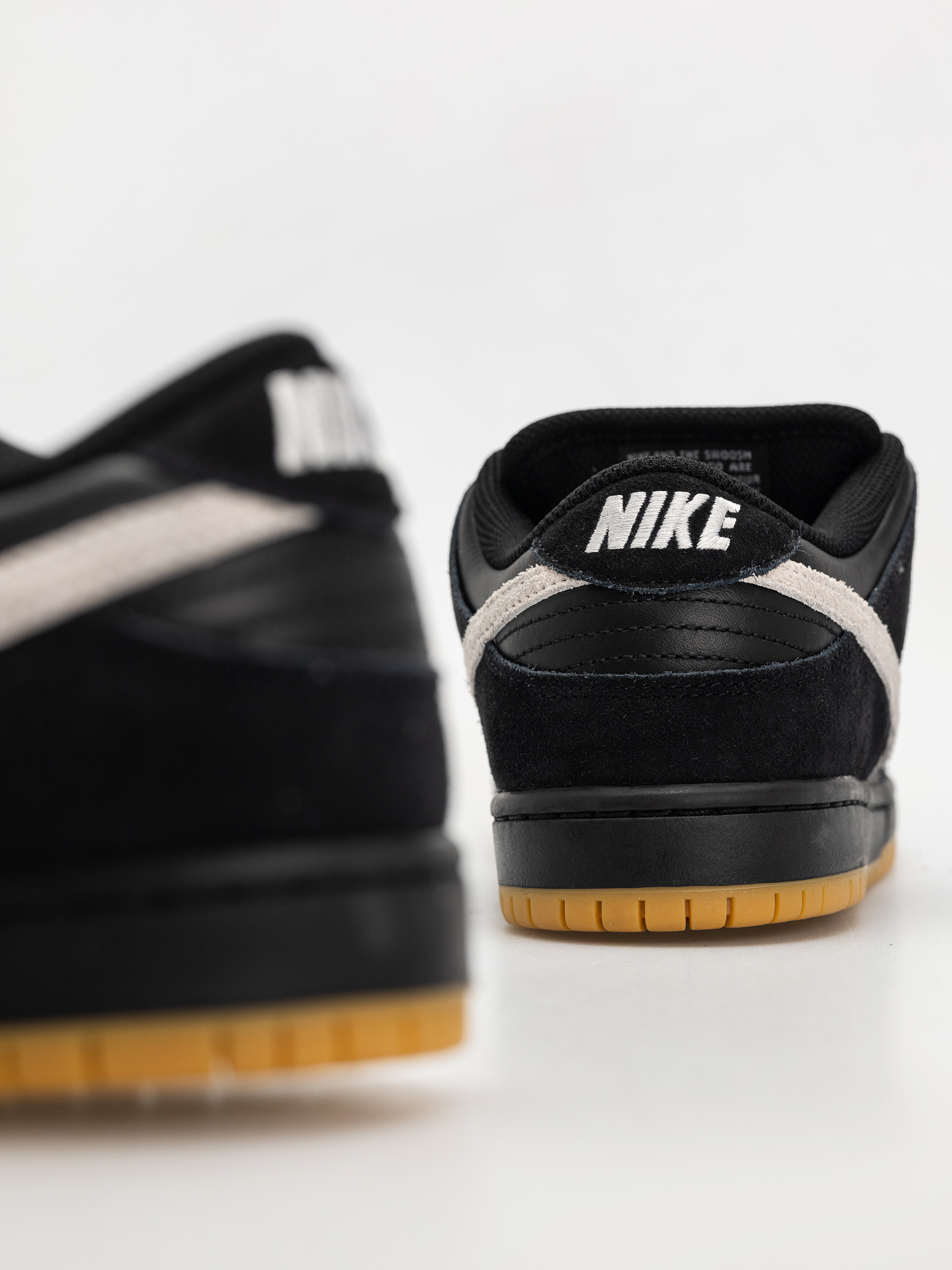 Nike SB Dunk Low Pro Schuhe (black/white black gum light brown)