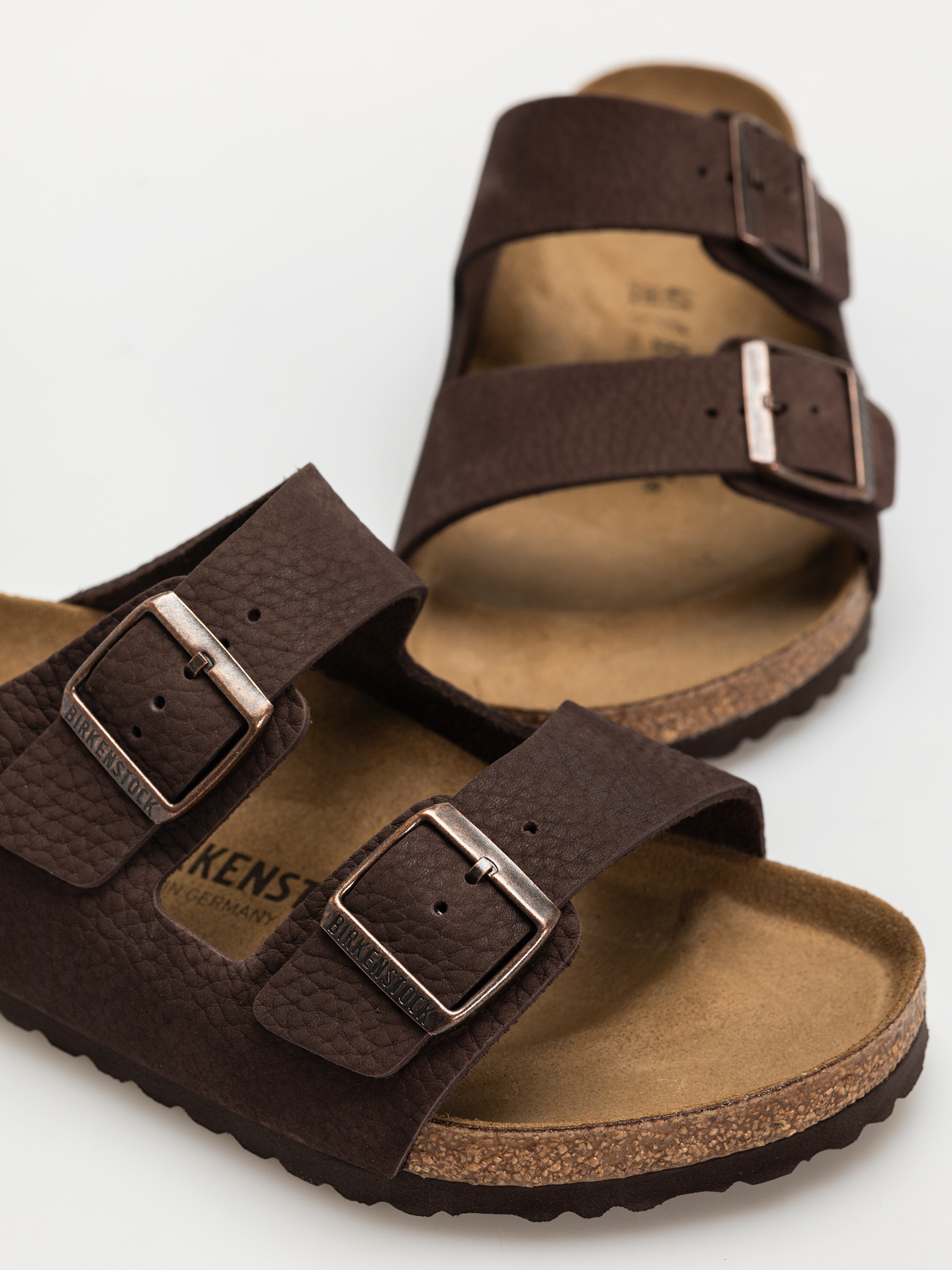 Birkenstock Flip Flops Arizona Nubuck Leather Regular (desert buck roast)