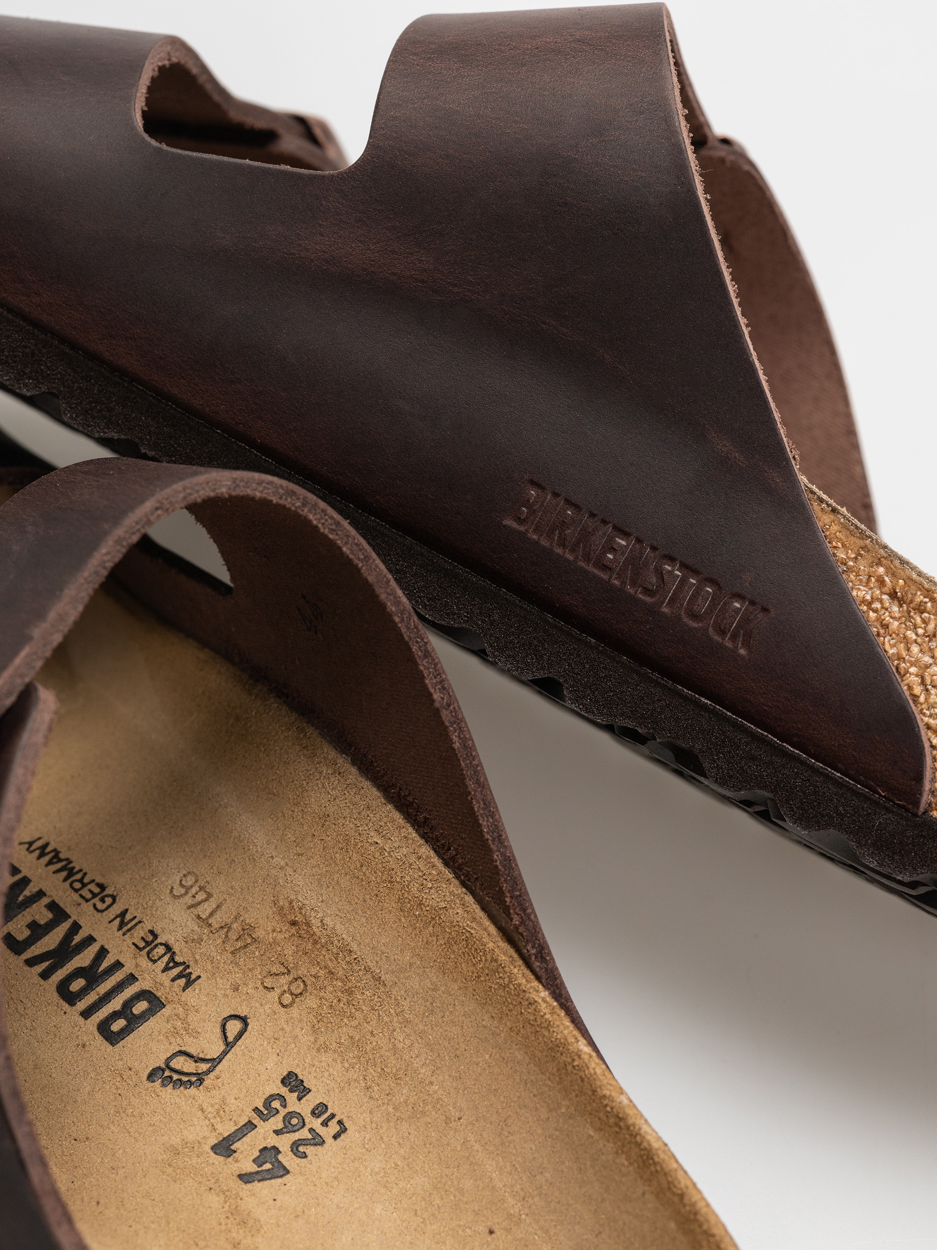 Birkenstock Arizona Oiled Leather Regular Flip Flops (habana)