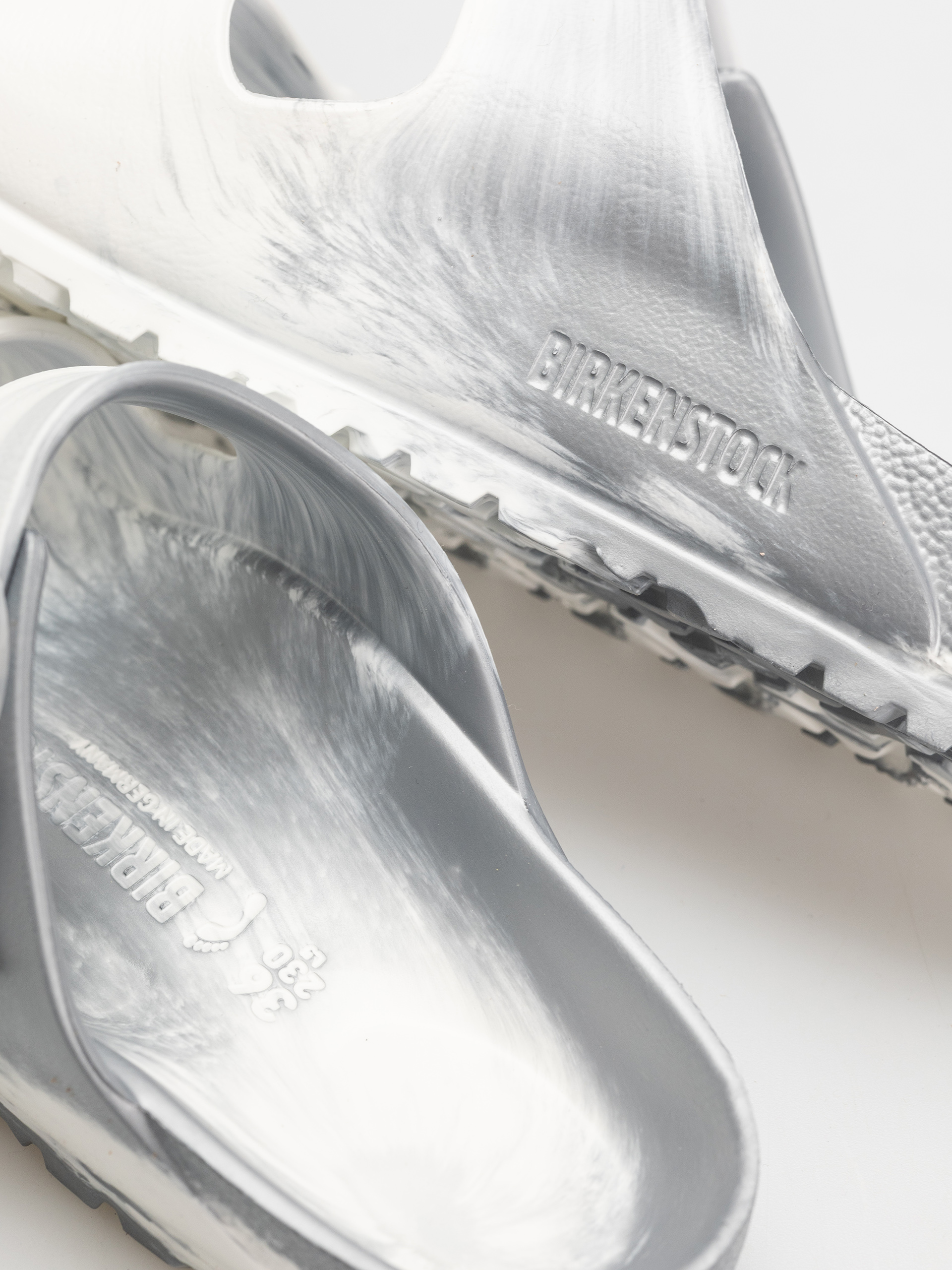 Birkenstock Flip Flops Arizona EVA Narrow Wmn (metallic silver multi)