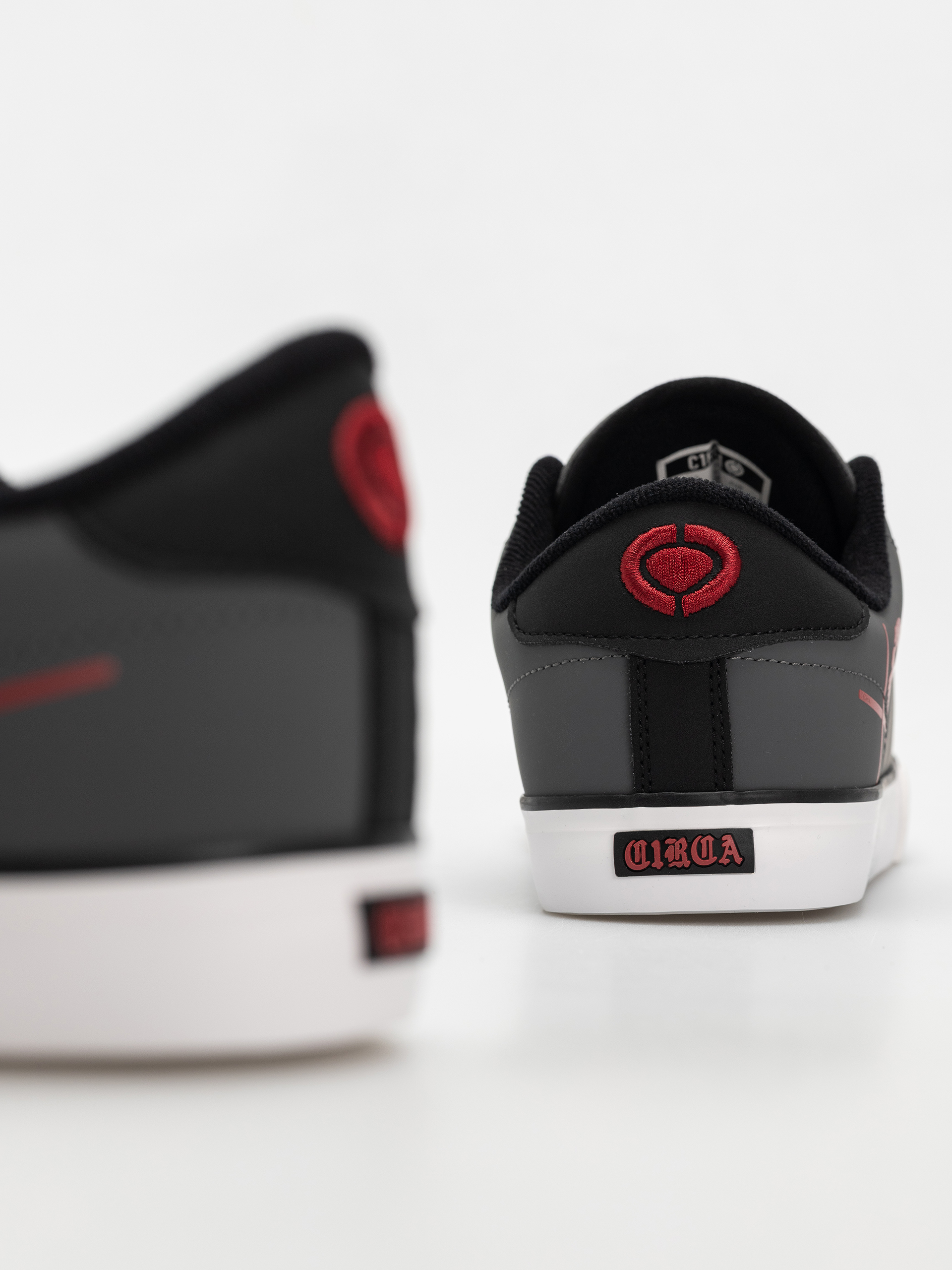 Circa Schuhe Buckler Sk (asphalt/caviar/red)