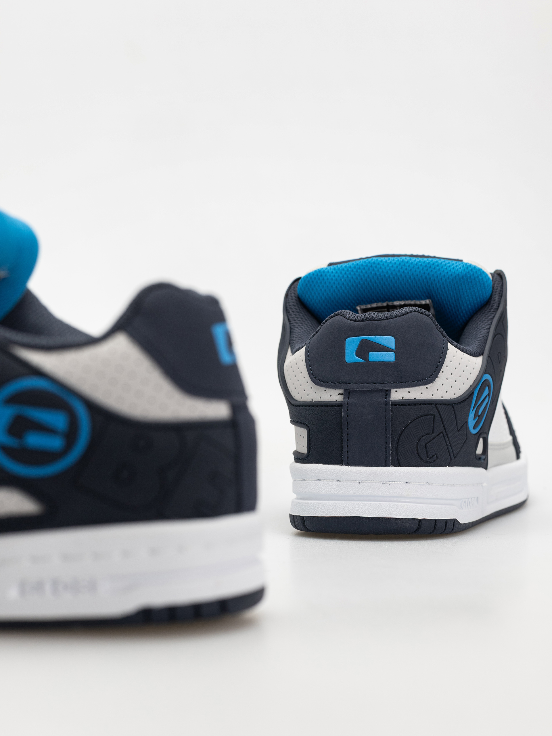 Globe Schuhe Tilt (blue heaven/white)