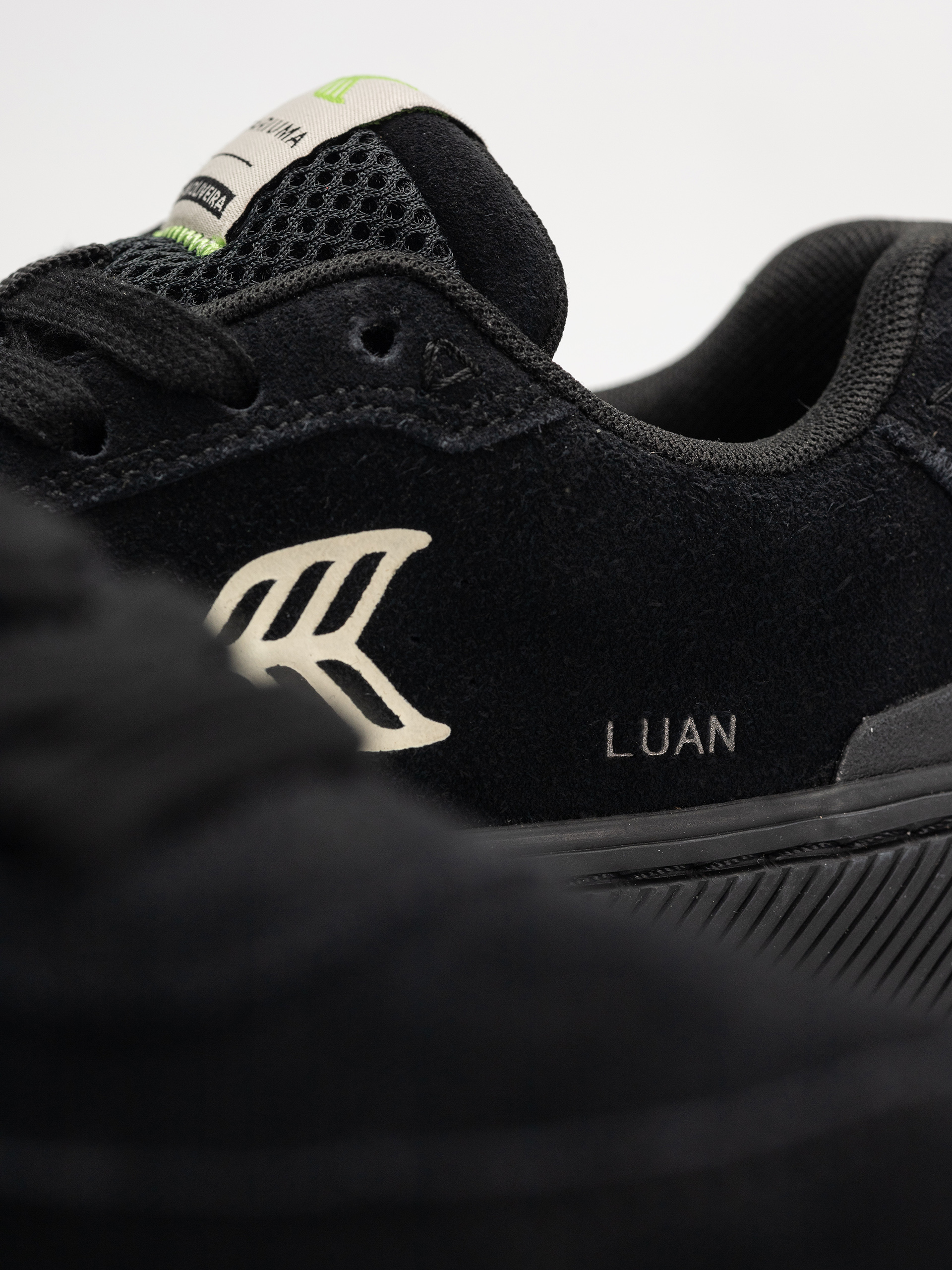 Cariuma Luan Pro Schuhe Wmn (all black suede ivory logo)