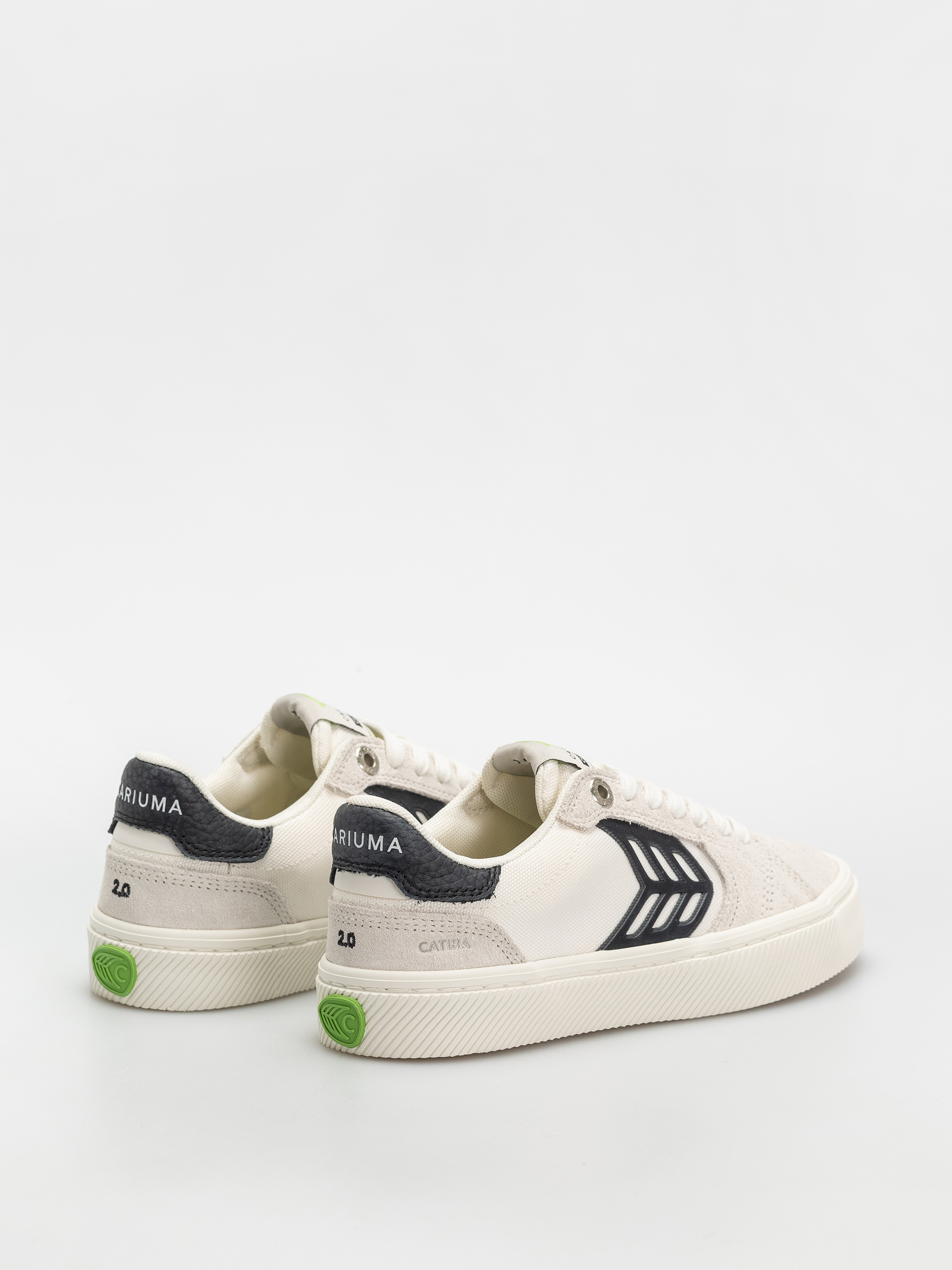 Cariuma Catiba Pro 2.0 Shoes Wmn (smoke white suede off white cordura black logo)