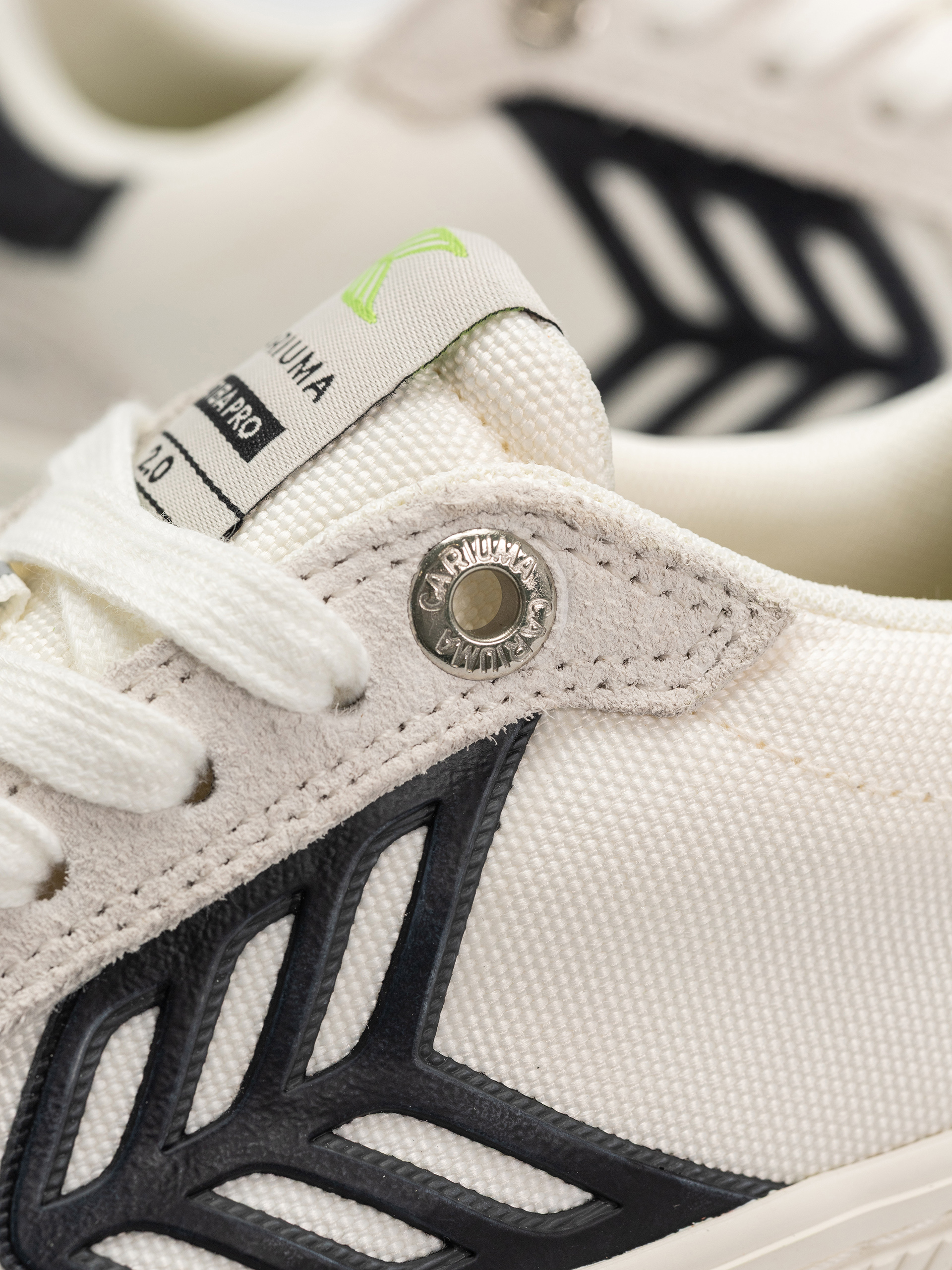 Cariuma Catiba Pro 2.0 Schuhe Wmn (smoke white suede off white cordura black logo)