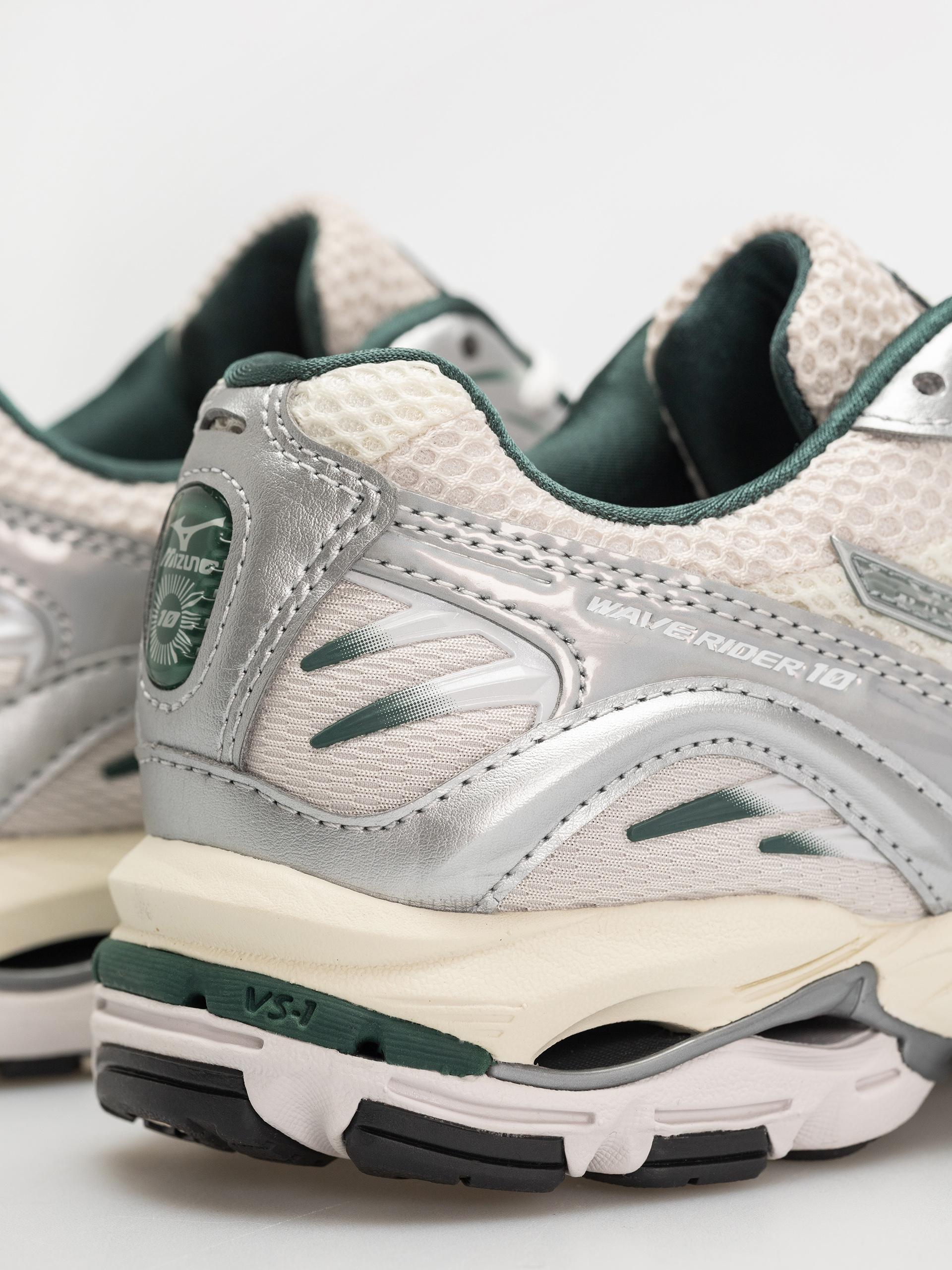 Mizuno Wave Rider 10 Shoes (snow white/slate/bistro green)