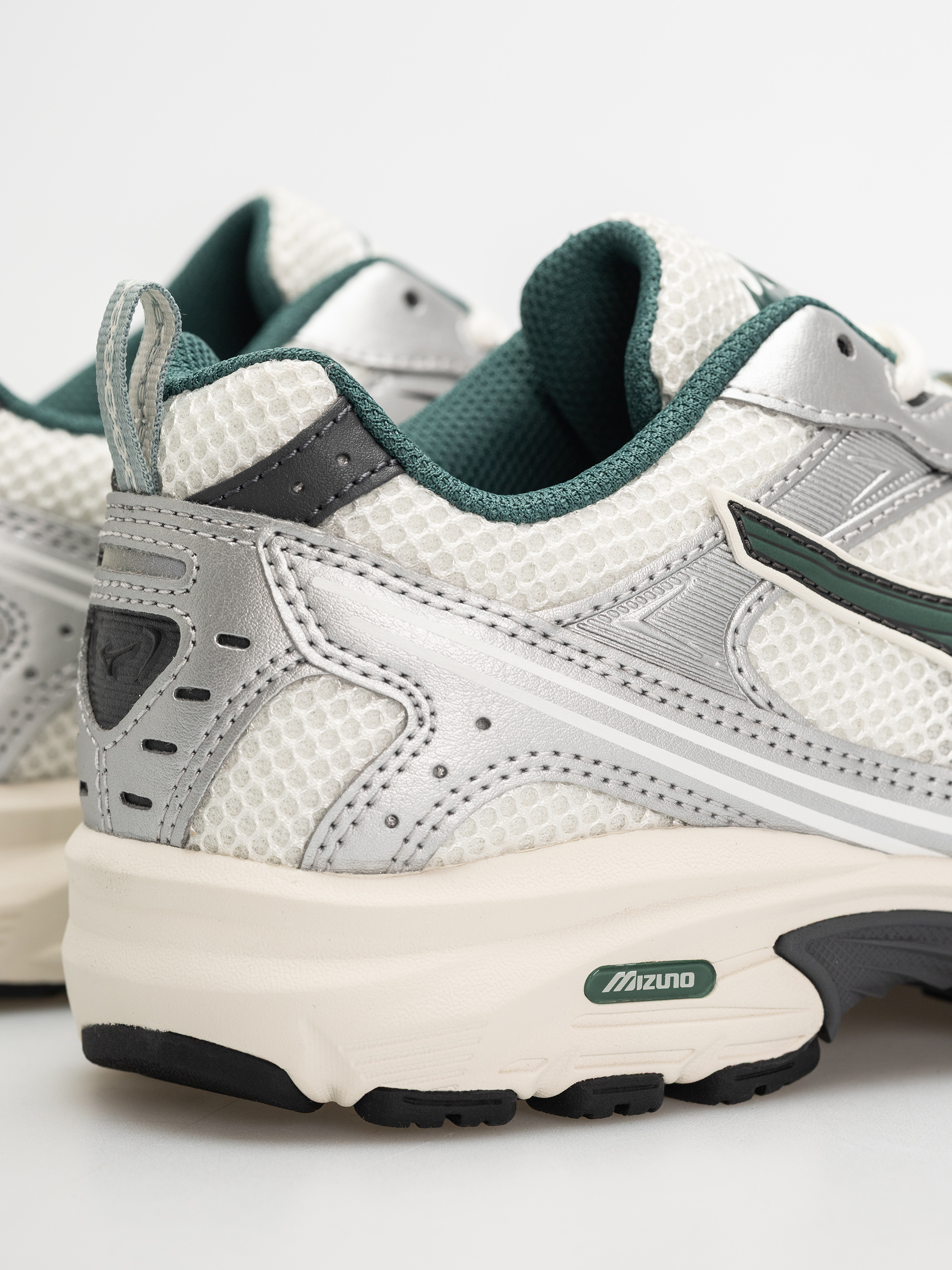 Mizuno MXR Shoes (snow white/bistro green/silver)