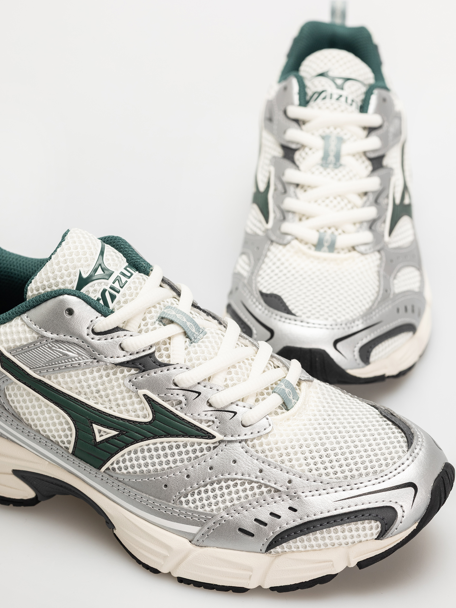 Mizuno MXR Shoes (snow white/bistro green/silver)