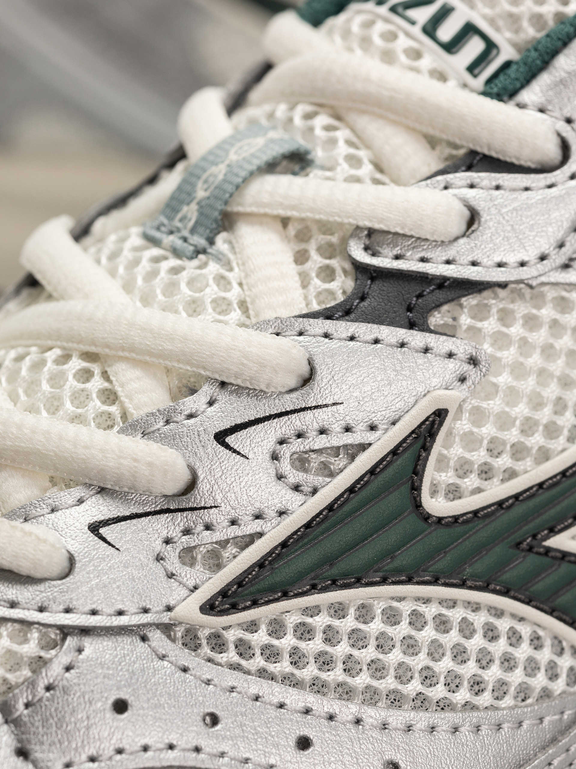 Mizuno MXR Schuhe (snow white/bistro green/silver)