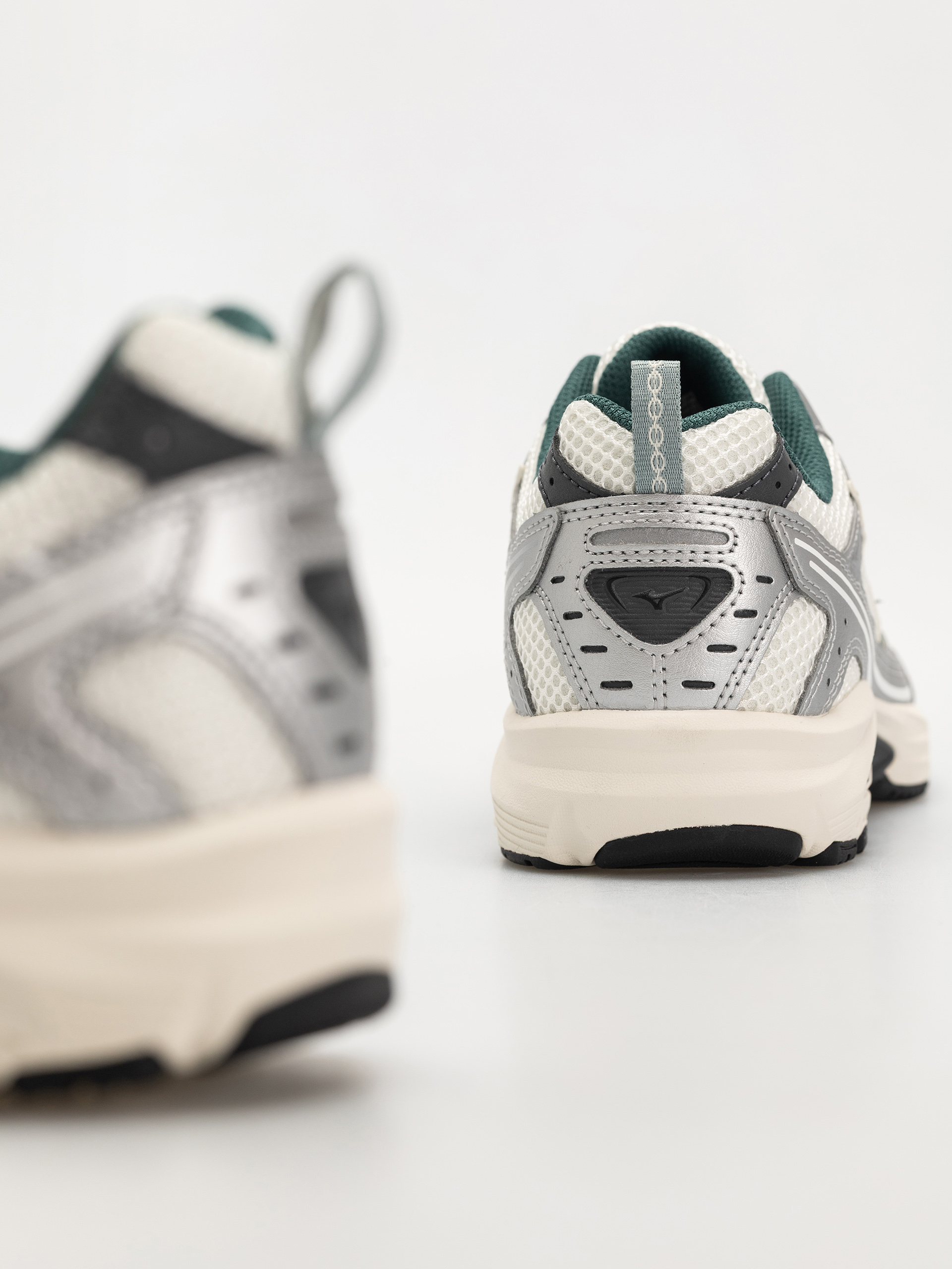 Mizuno MXR Shoes (snow white/bistro green/silver)