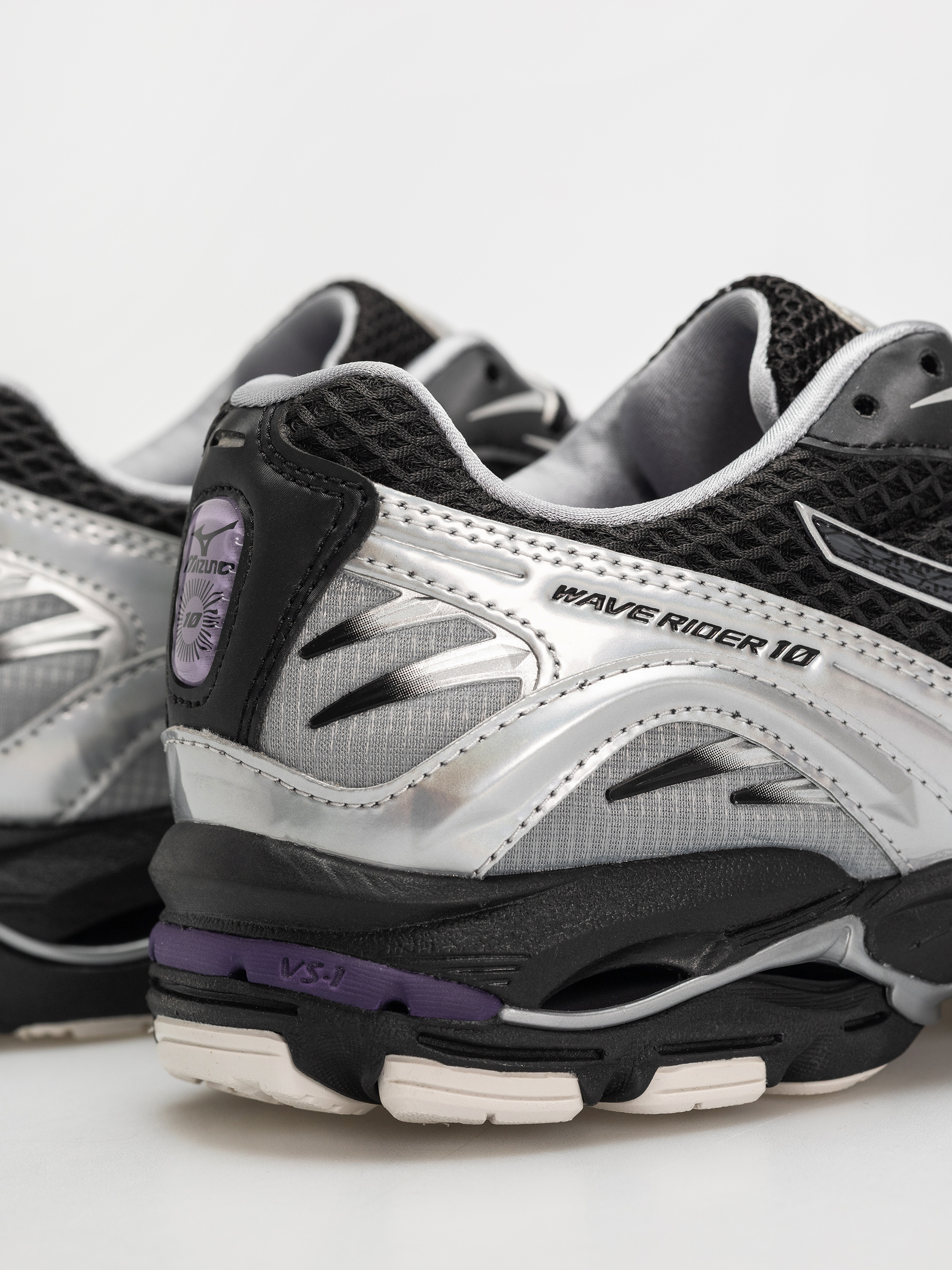 Mizuno Wave Rider 10 Schuhe (black/black sand/purple haze)
