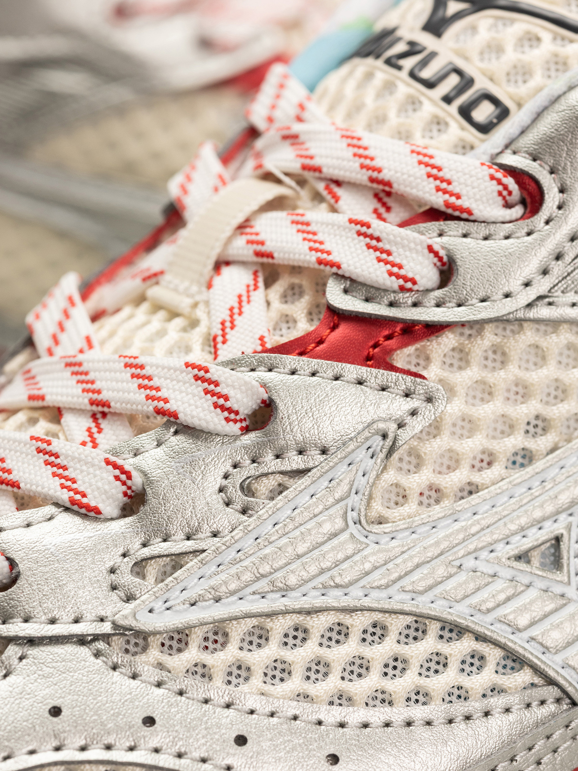 Mizuno MXR Shoes (pristine/high risk red/blue pace)