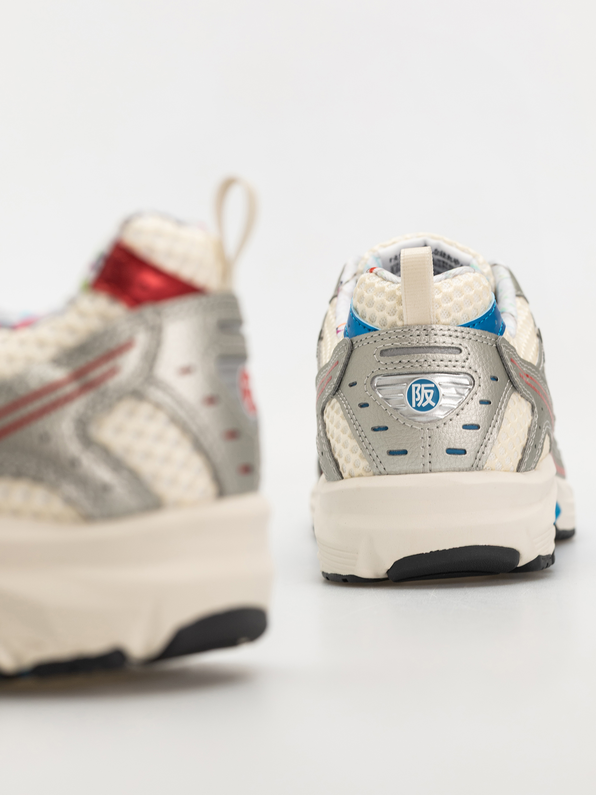 Mizuno MXR Shoes (pristine/high risk red/blue pace)