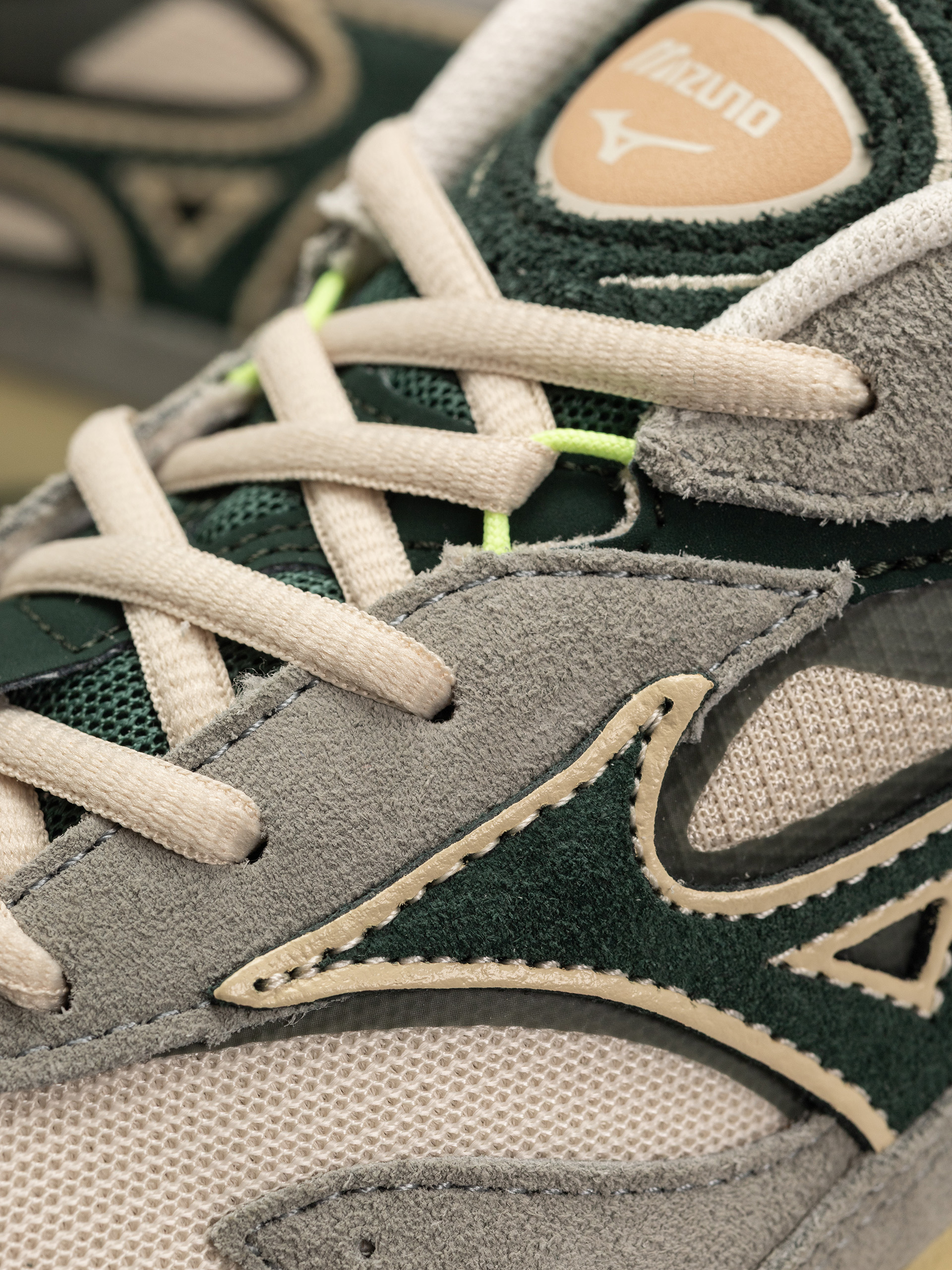 Mizuno Wave Rider Beta Shoes (shadow/pine grove/summer sand)