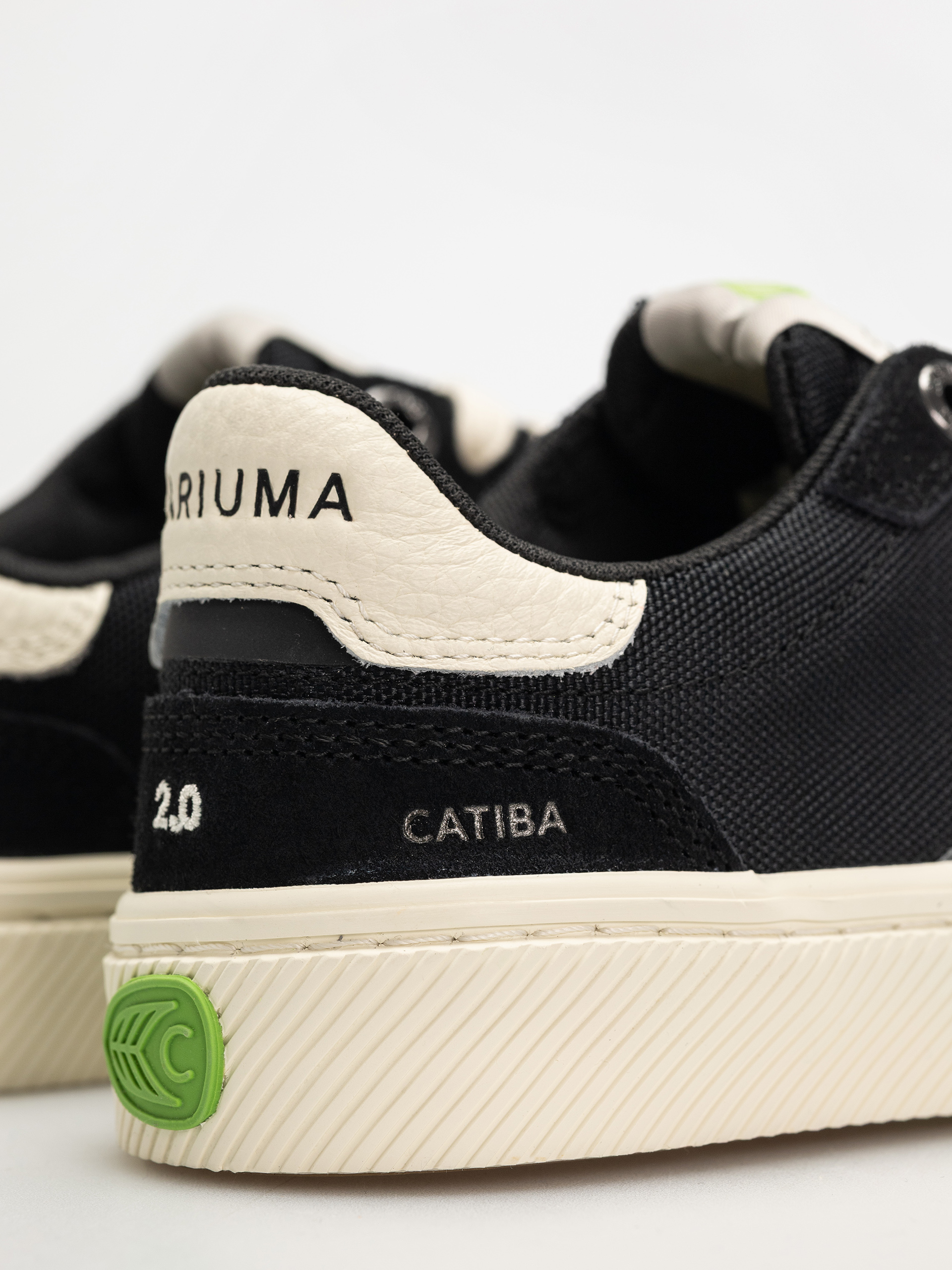 Cariuma Catiba Pro 2.0 Shoes Wmn (black suede and cordura ivory logo)