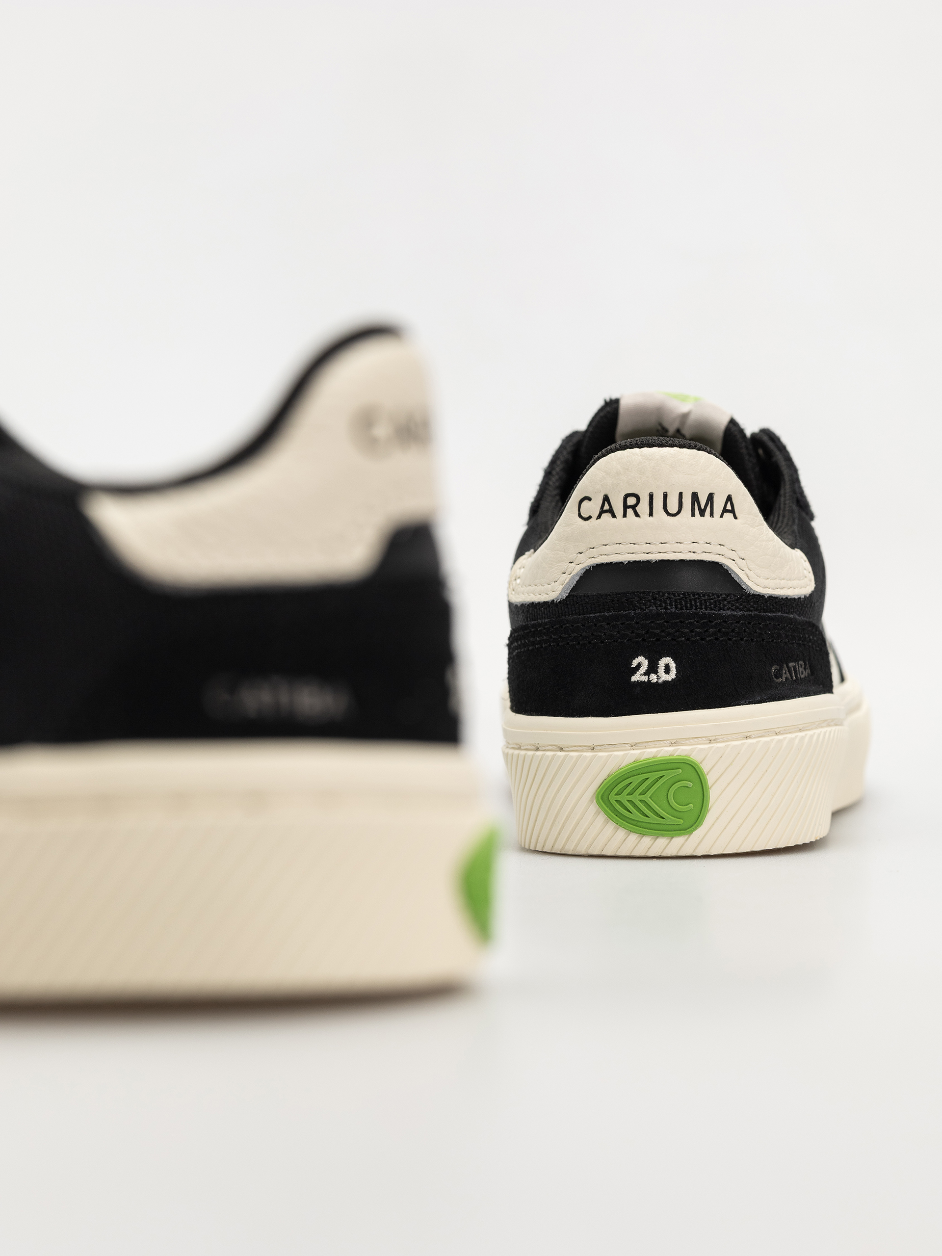 Cariuma Catiba Pro 2.0 Schuhe Wmn (black suede and cordura ivory logo)