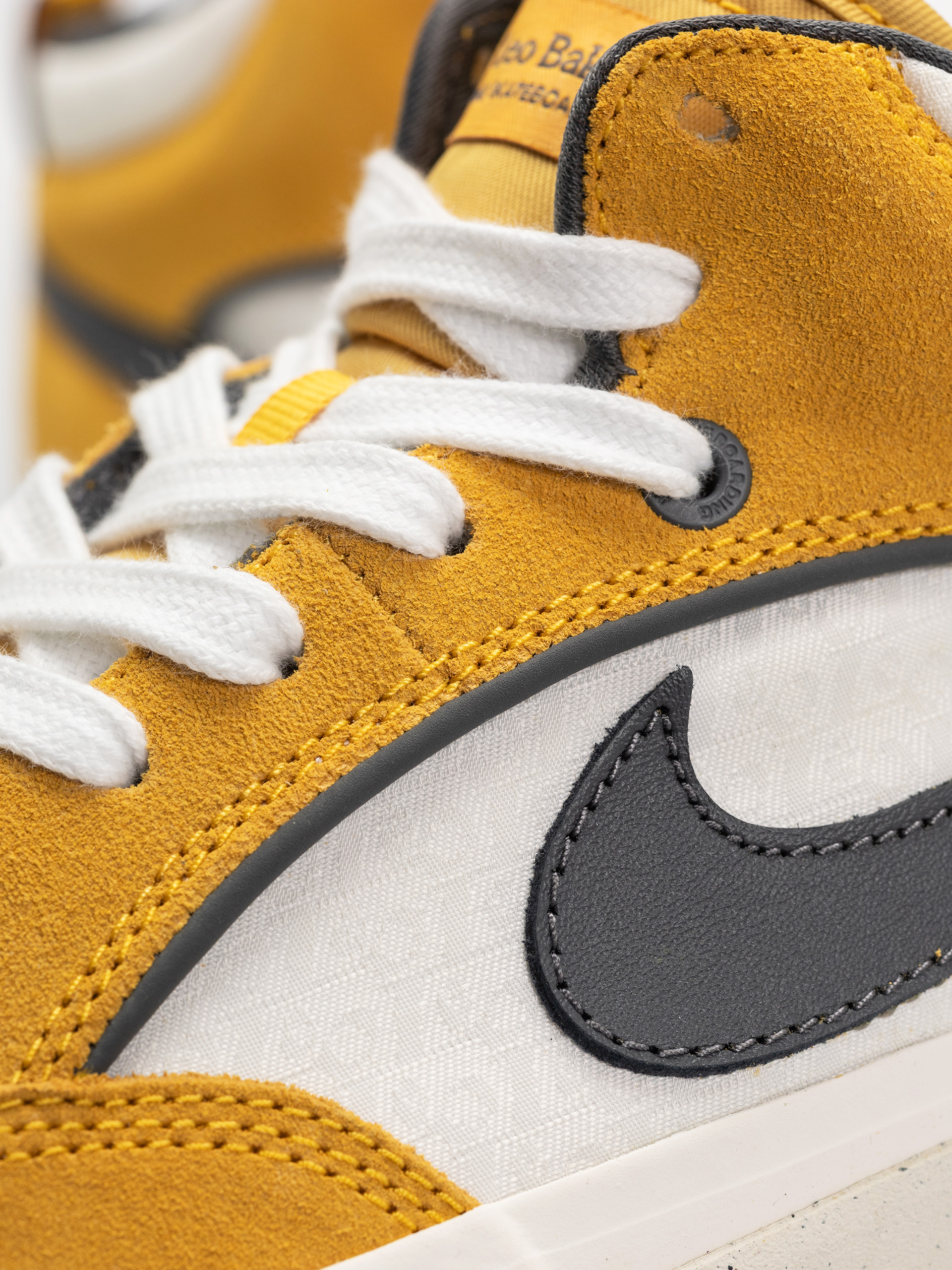 Nike SB React Leo Shoes (university gold/dark grey)