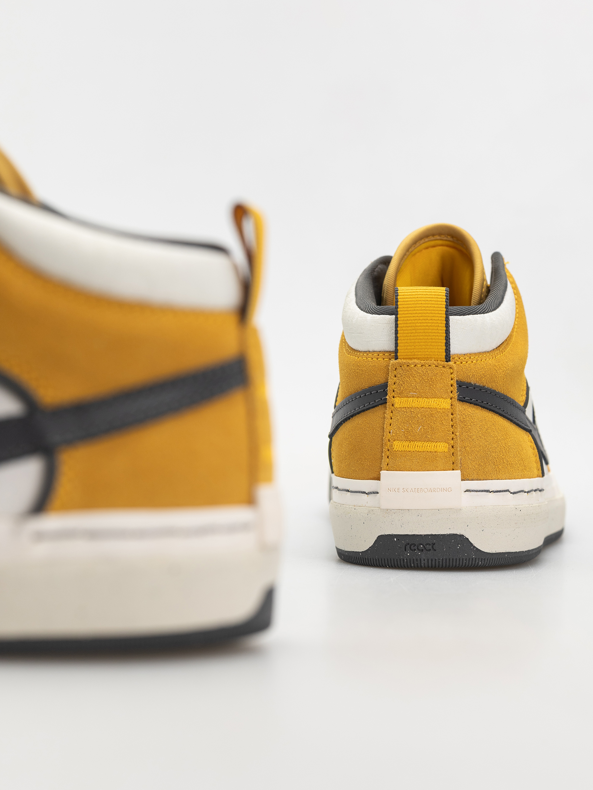 Nike SB React Leo Schuhe (university gold/dark grey)