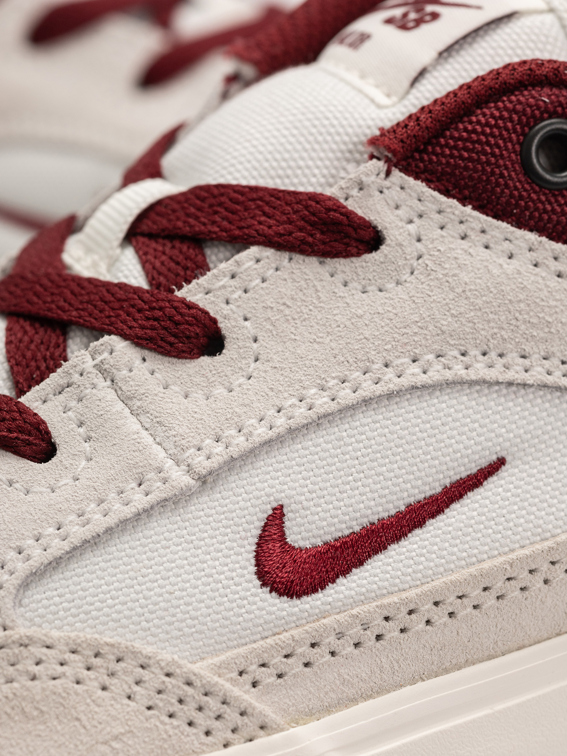 Nike SB Malor Shoes (summit white/team red phantom sail)