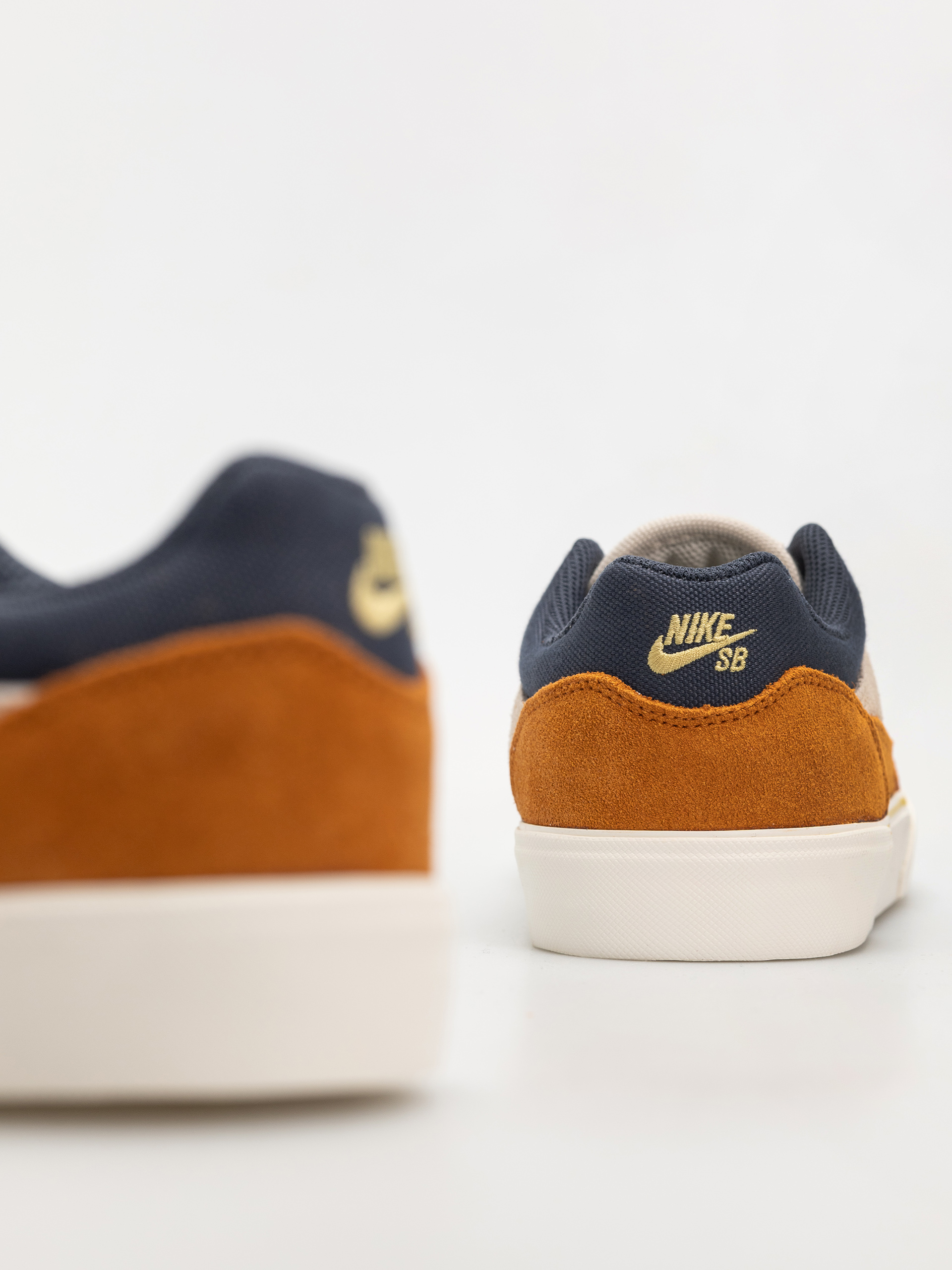 Nike SB Malor Shoes (lt orewood brn/thunder blue monarch sail)
