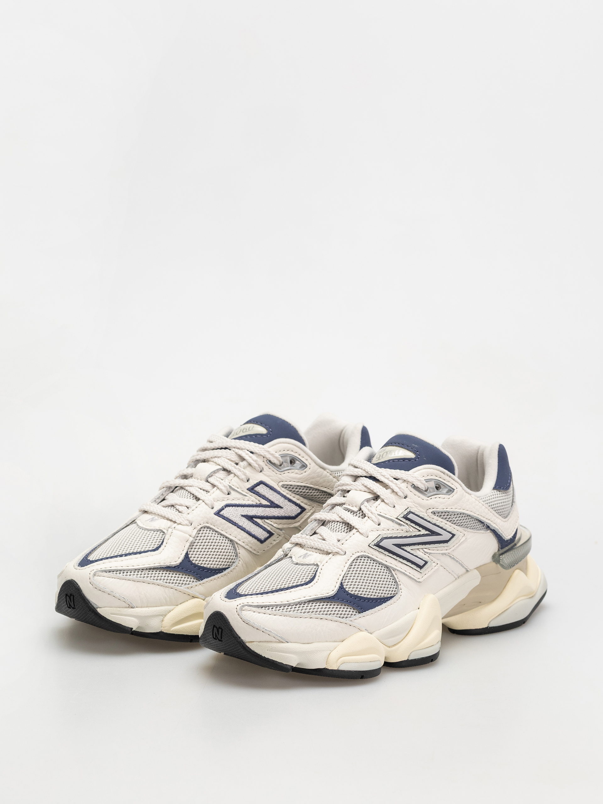 New Balance 9060 Shoes (sea salt)