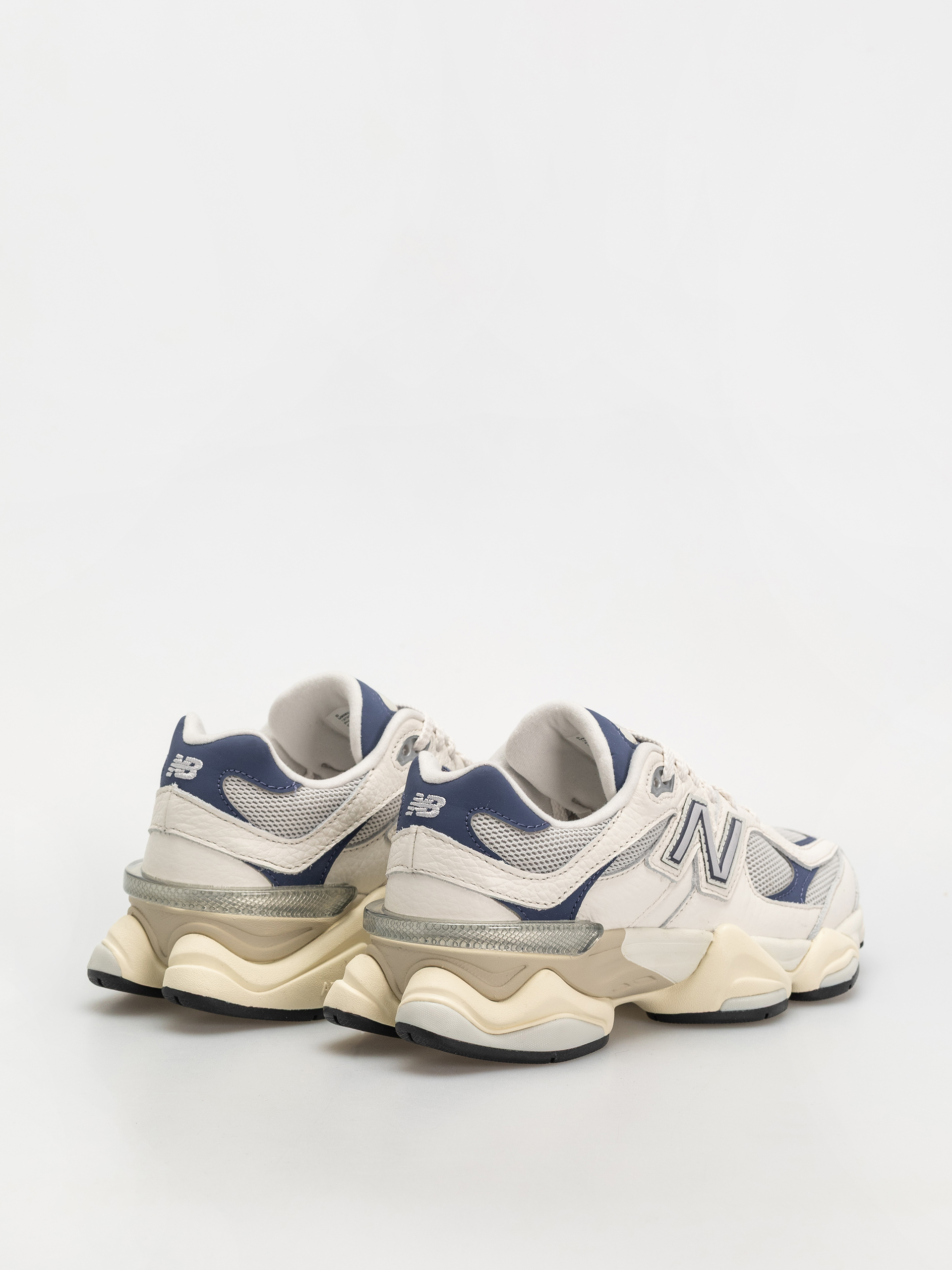 New Balance 9060 Shoes (sea salt)