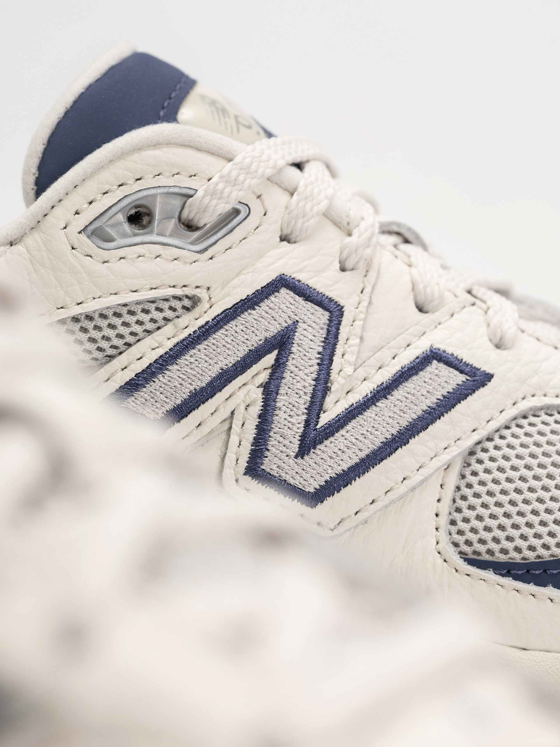 New Balance 9060 Shoes (sea salt)