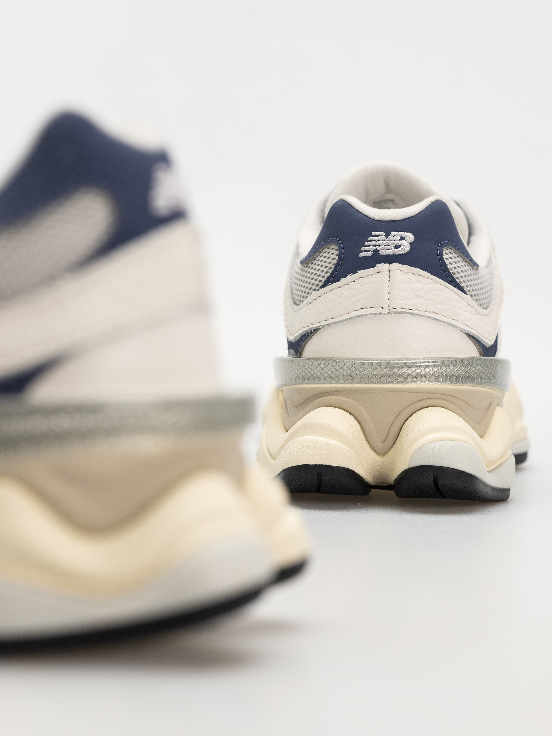 New Balance 9060 Shoes (sea salt)
