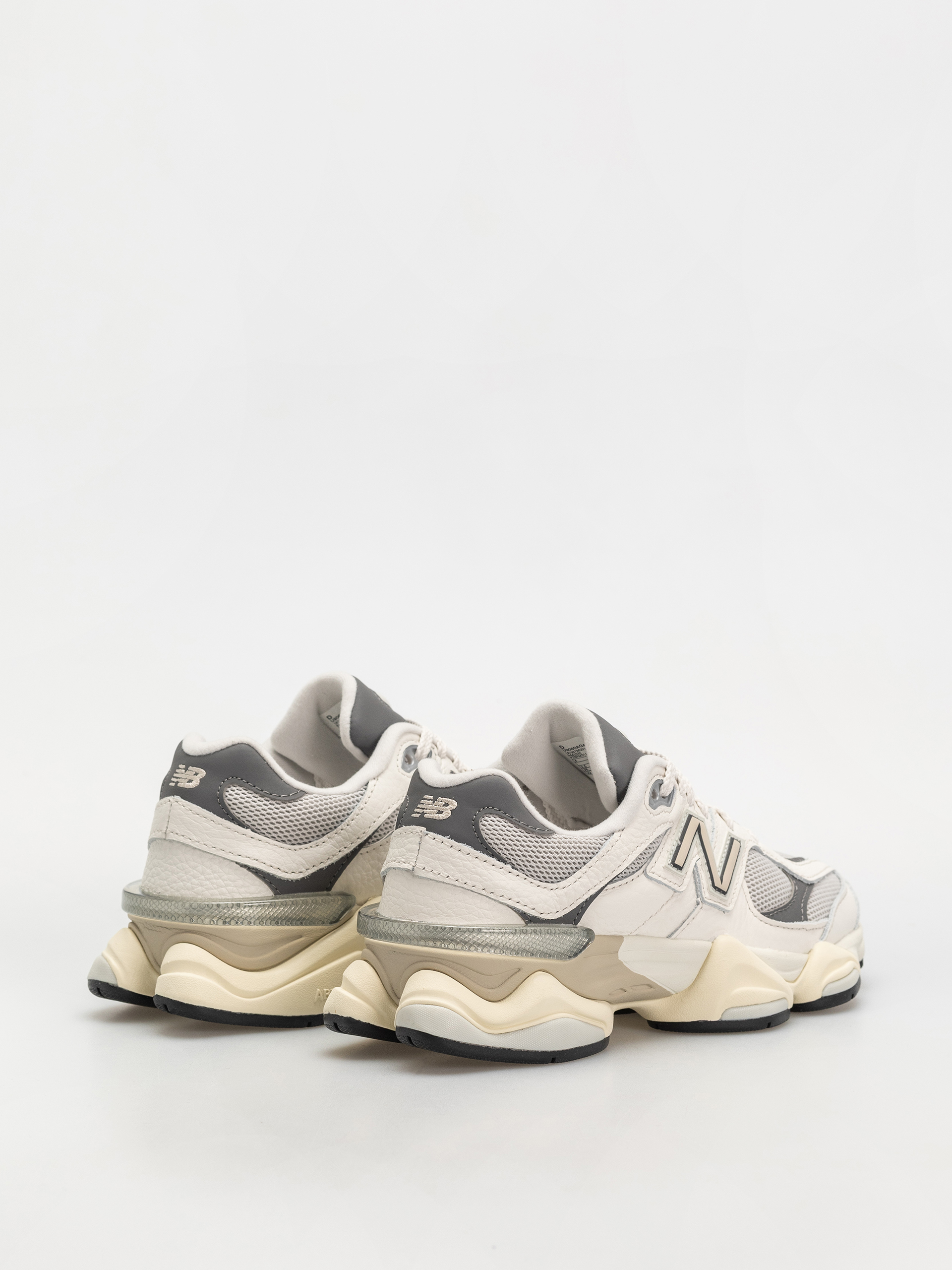 New Balance 9060 Shoes (sea salt)
