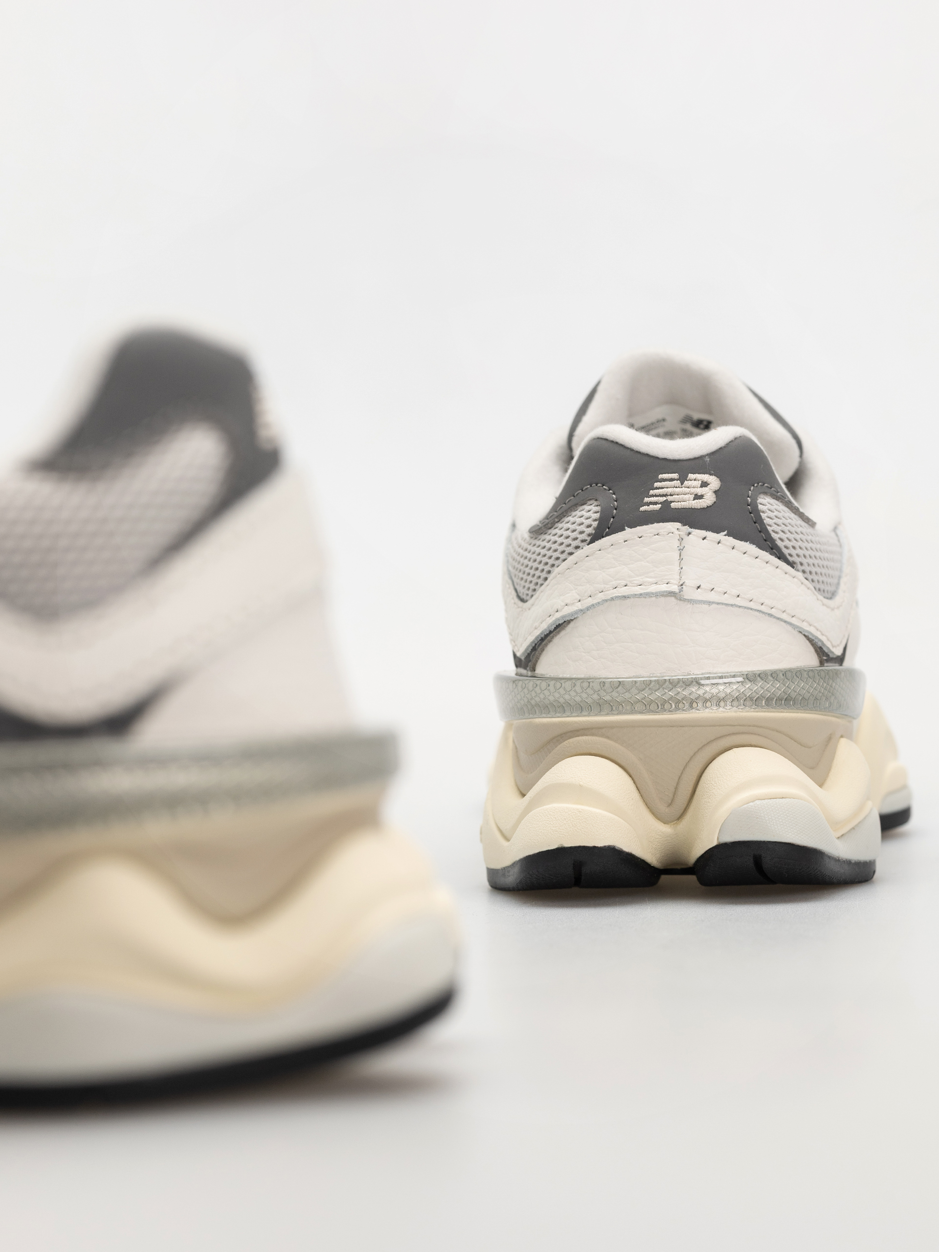 New Balance 9060 Shoes (sea salt)