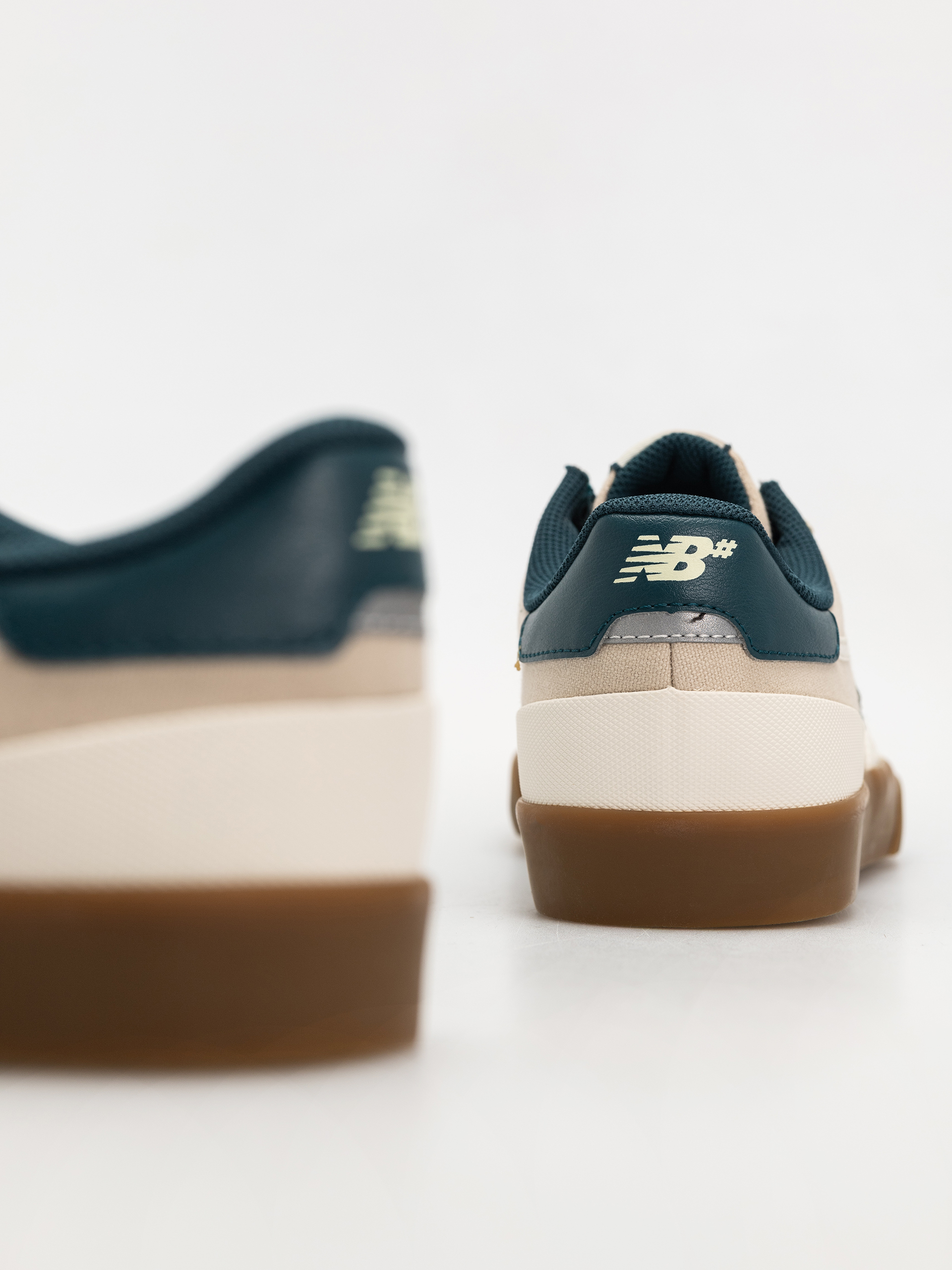 New Balance 272 Shoes (white)