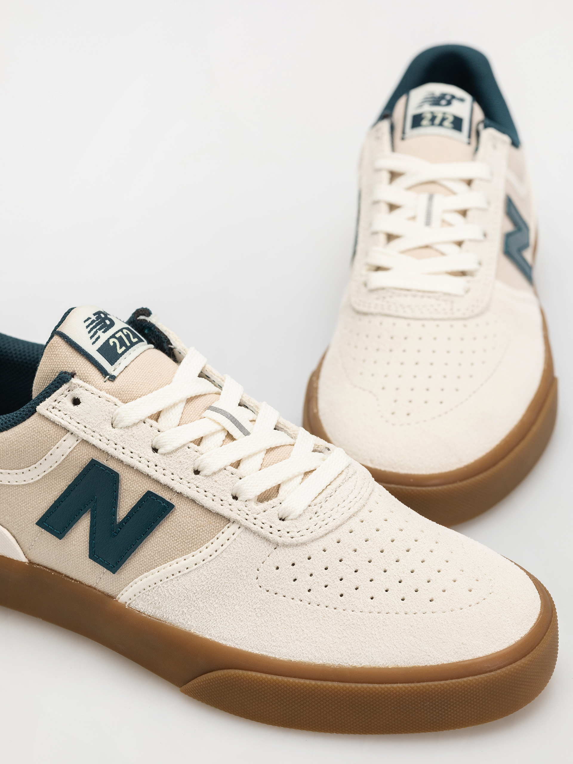 New Balance 272 Shoes (white)