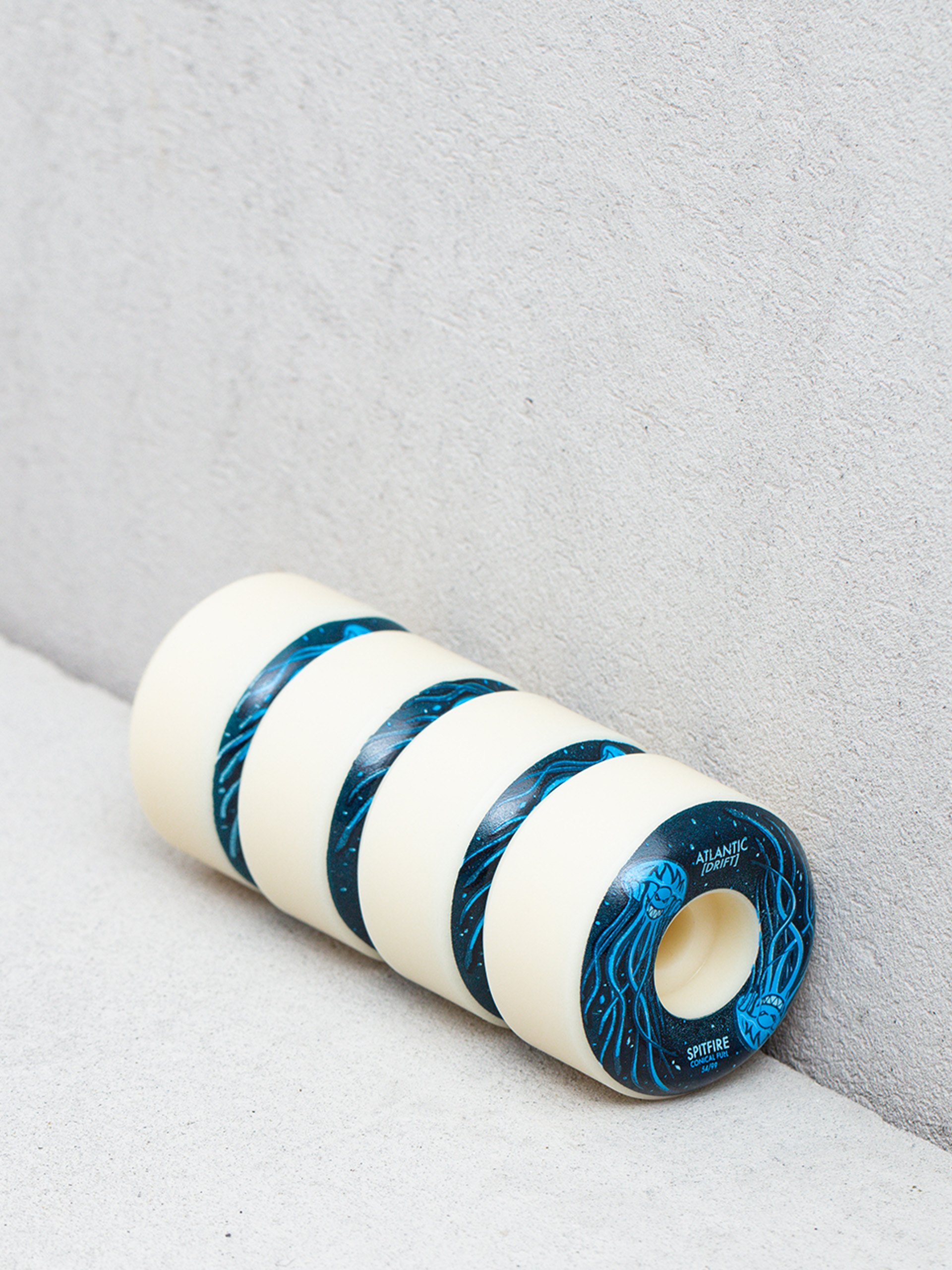 Spitfire F4 99D Atlantic Drift Conical Full Wheels (natural/navy)