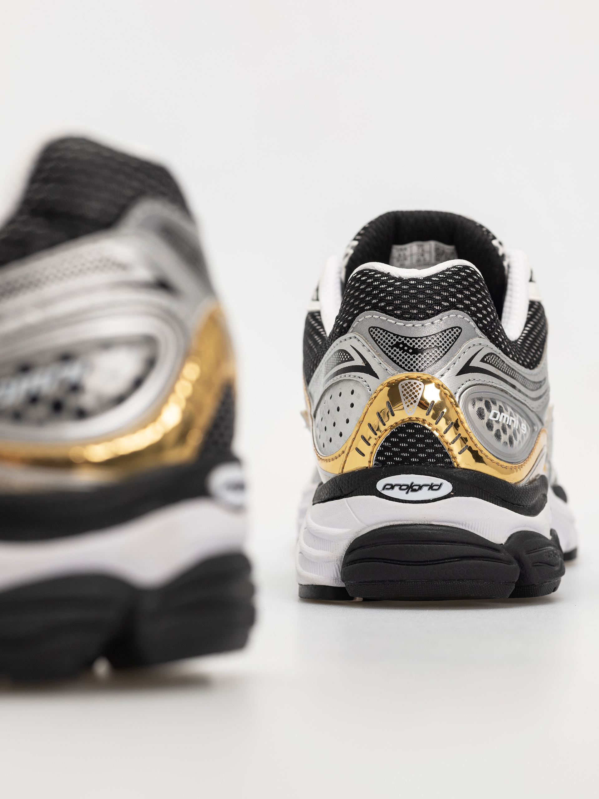 Saucony Shoes Progrid Omni 9 (silver/gold)