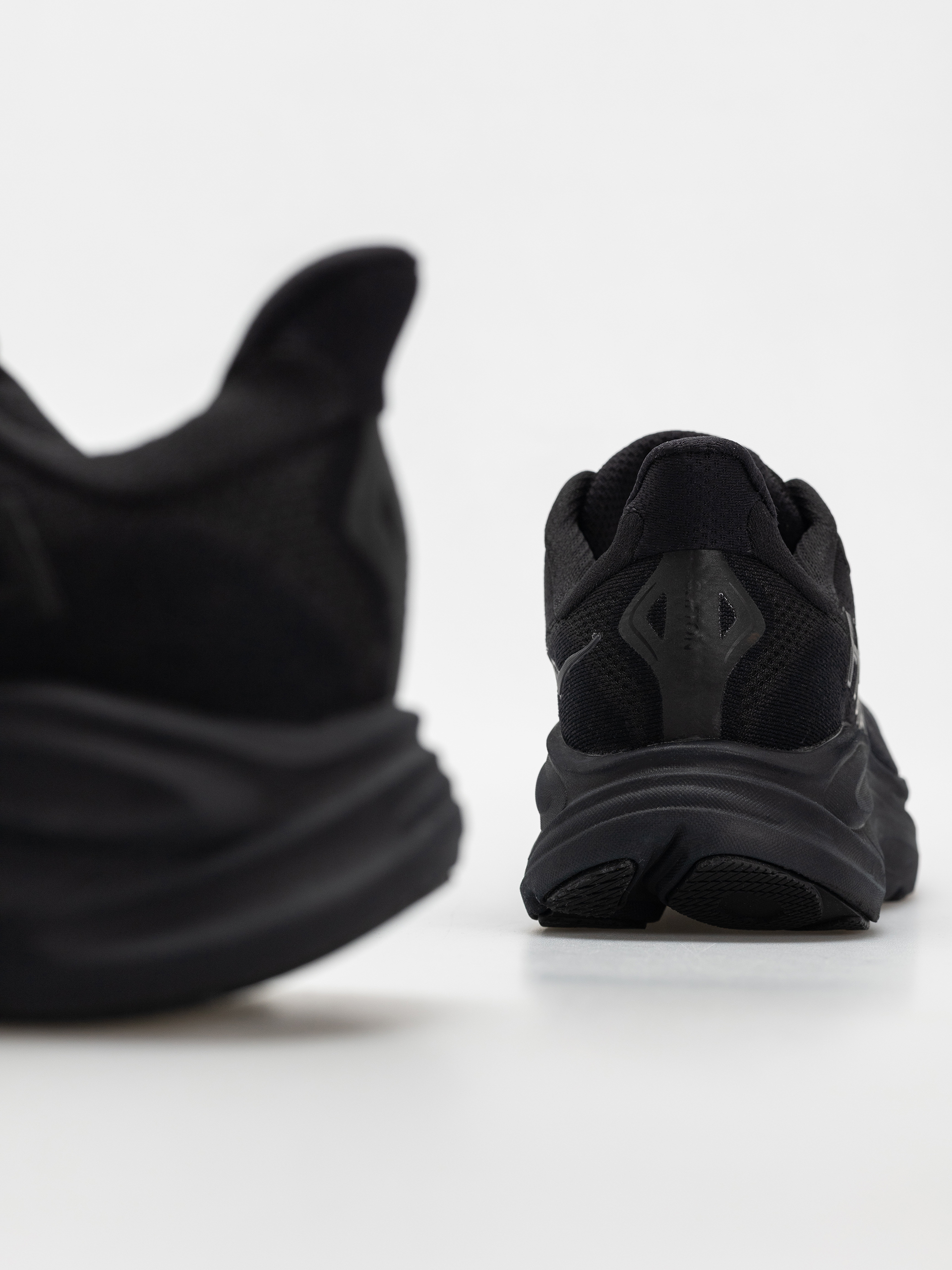 Hoka Clifton 10 Shoes (black/black)