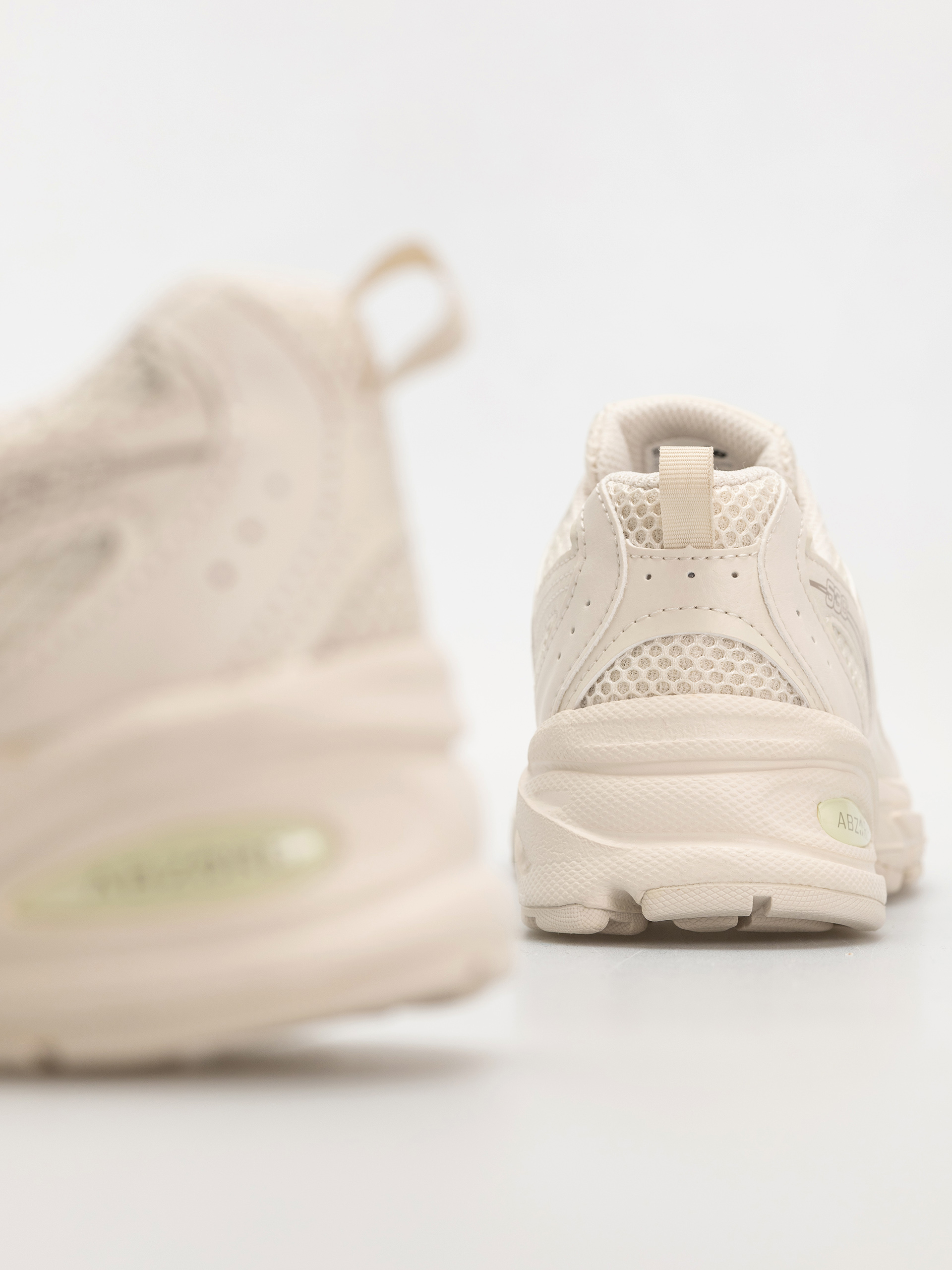 New Balance 530 JR Shoes (linen)