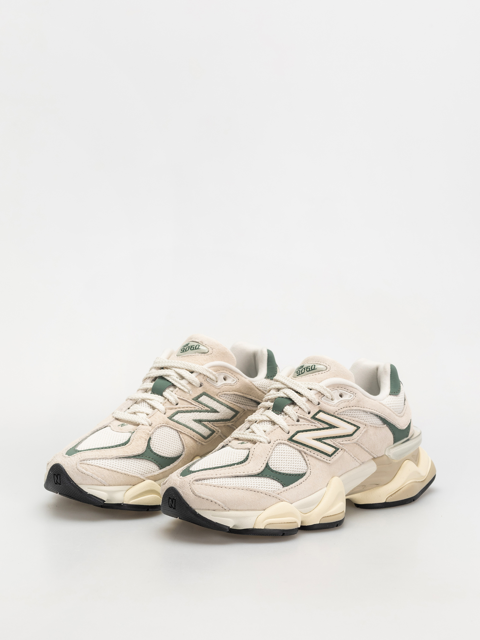 New Balance 9060 Shoes (linen)
