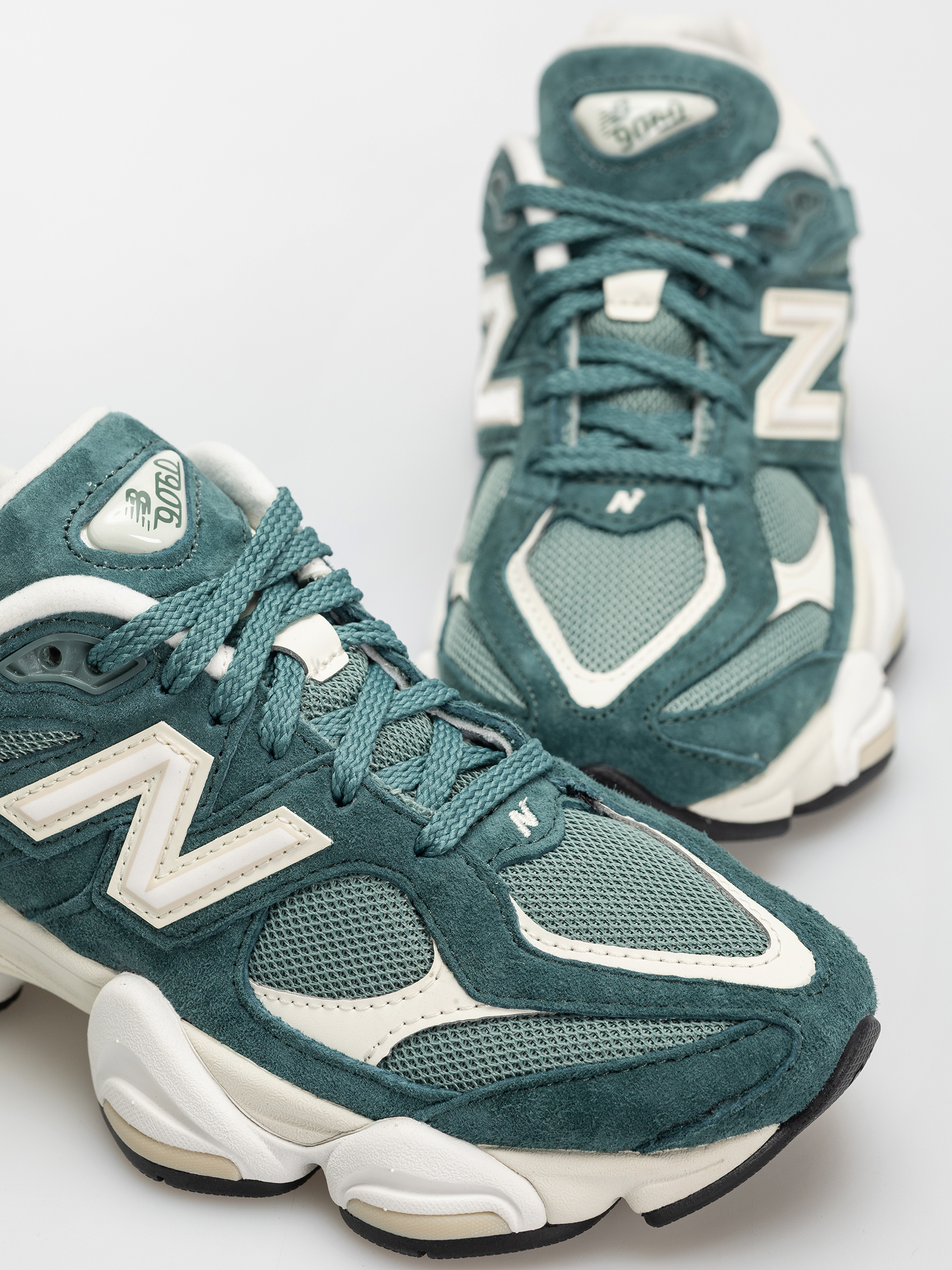 New Balance 9060 Shoes (new spruce)