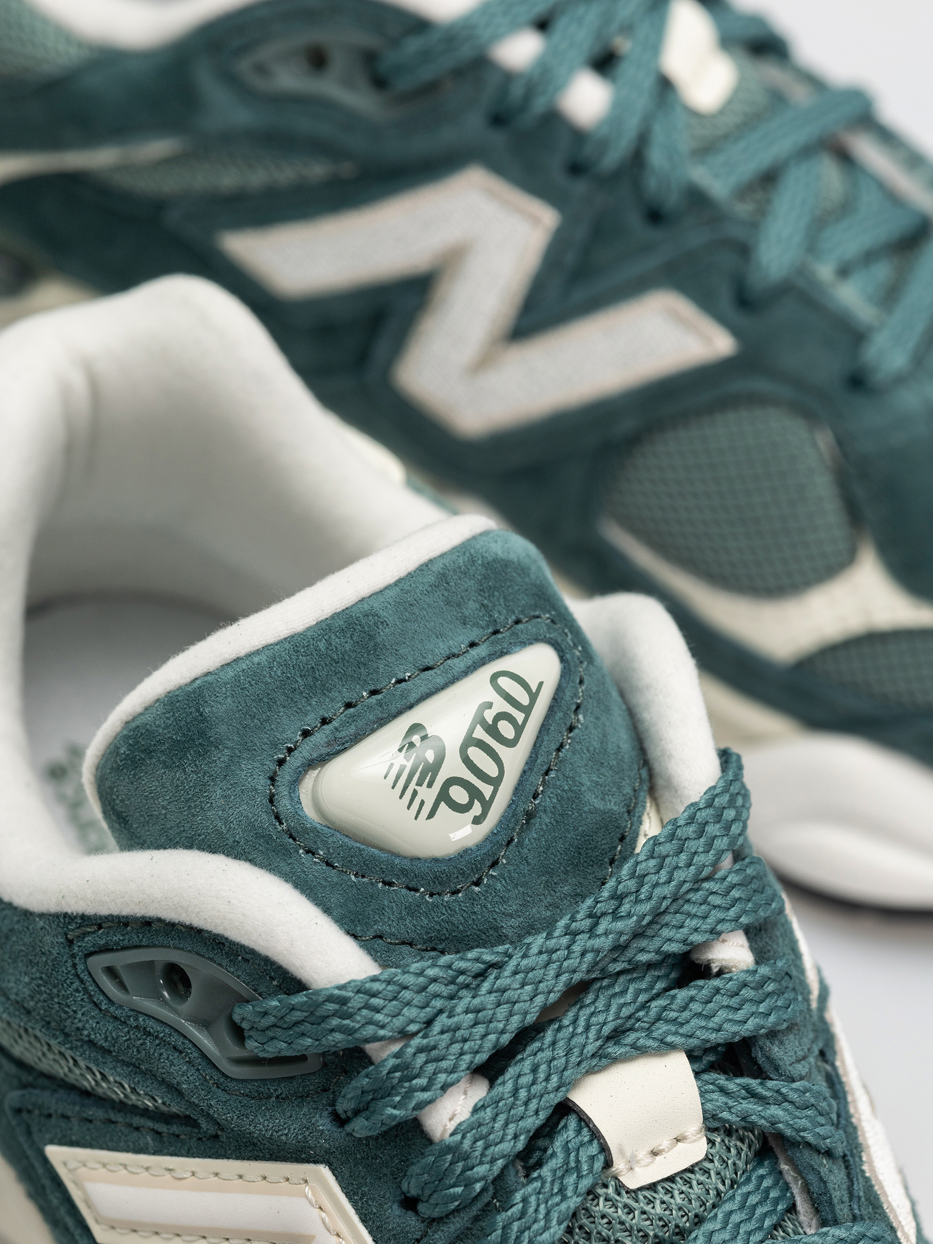 New Balance 9060 Shoes (new spruce)