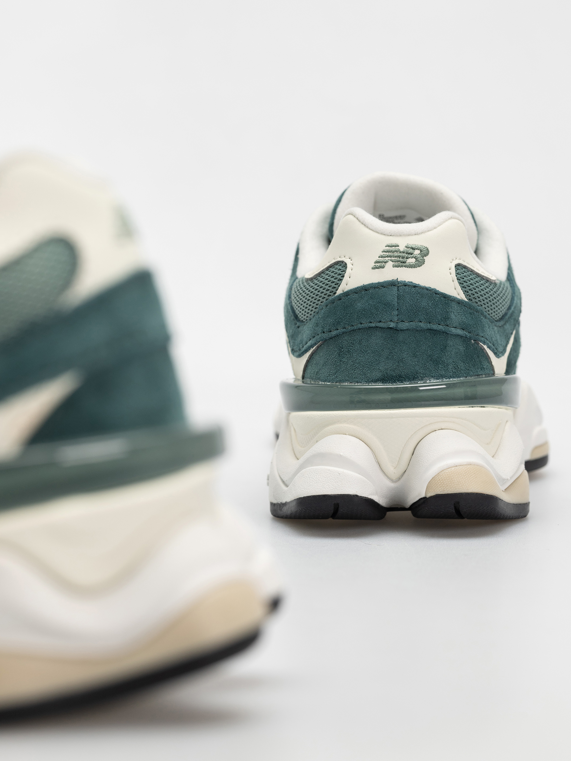 New Balance 9060 Shoes (new spruce)