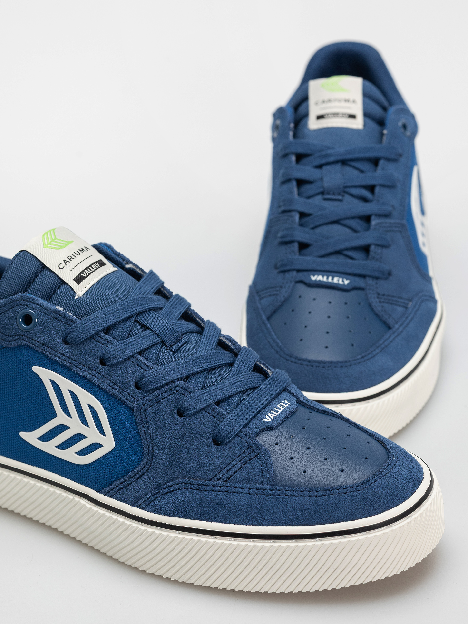 Cariuma Vallely Pro Schuhe (mystery blue suede and cordura off white logo)