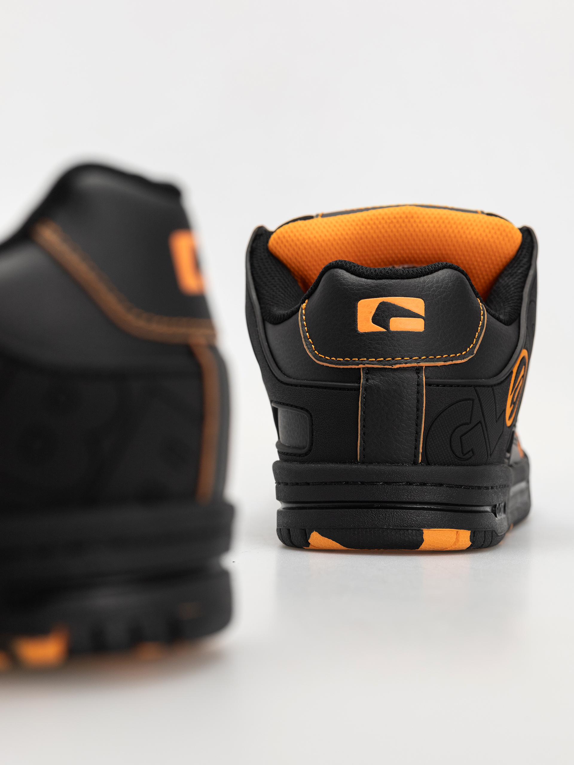 Globe Shoes Tilt (black orange mosaic)