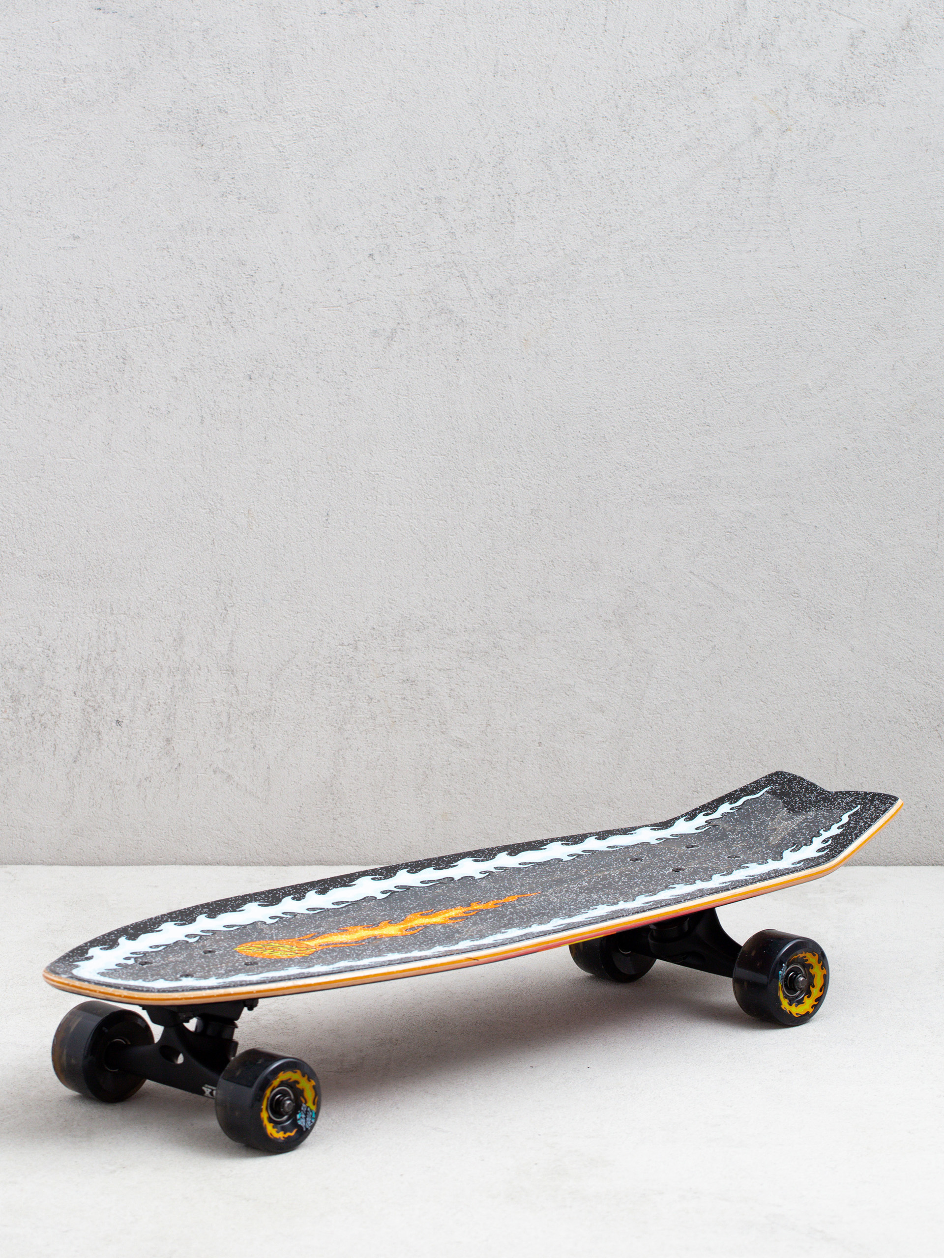 Santa Cruz Flaming Dice Dot Cruiser (black/red/white)