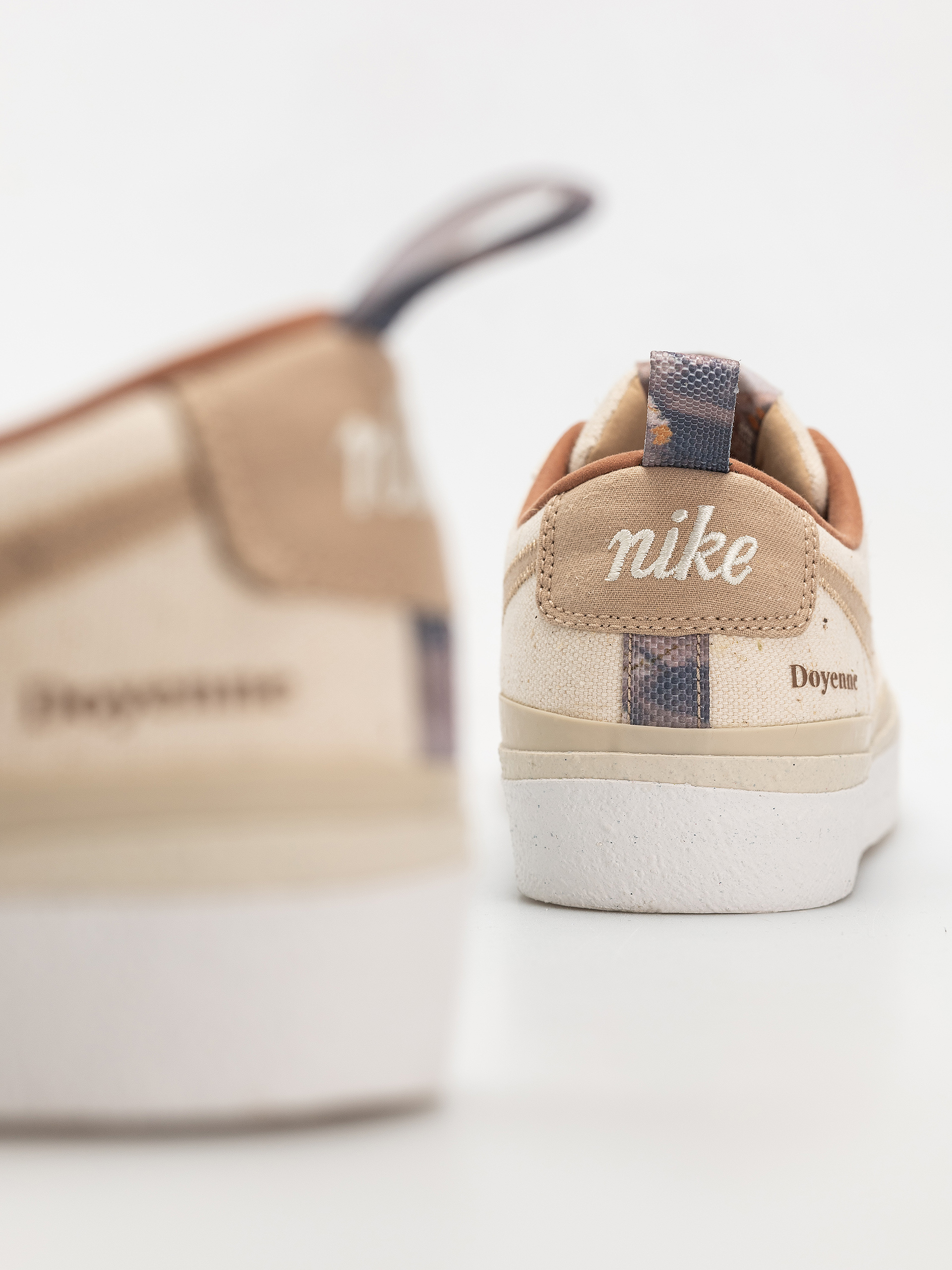 Nike SB Blazer Low X Doyenne Shoes - beige (coconut milk/rattan 