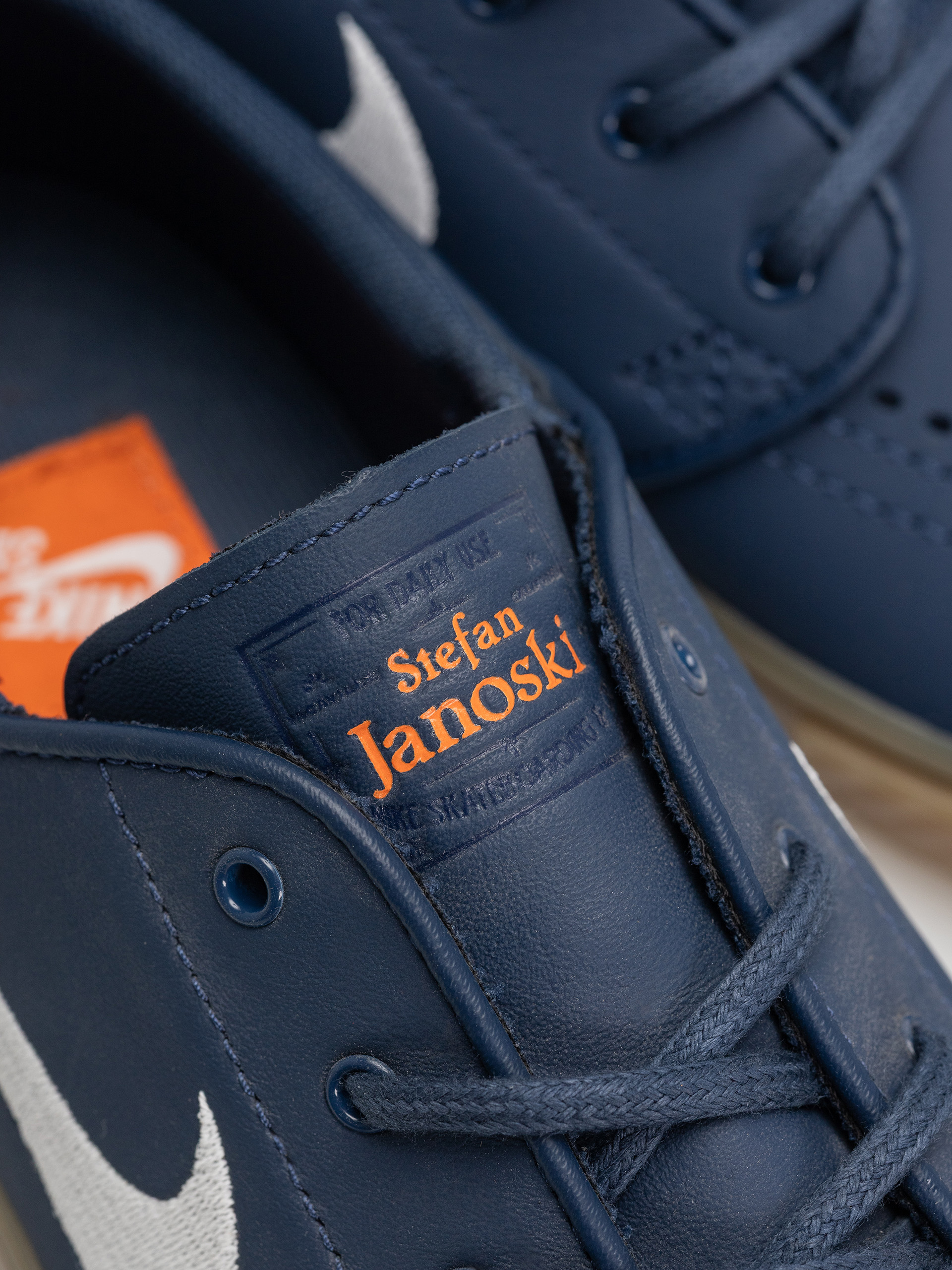 Nike SB Zoom Janoski Og+ Iso Shoes (navy/white navy gum light brown)