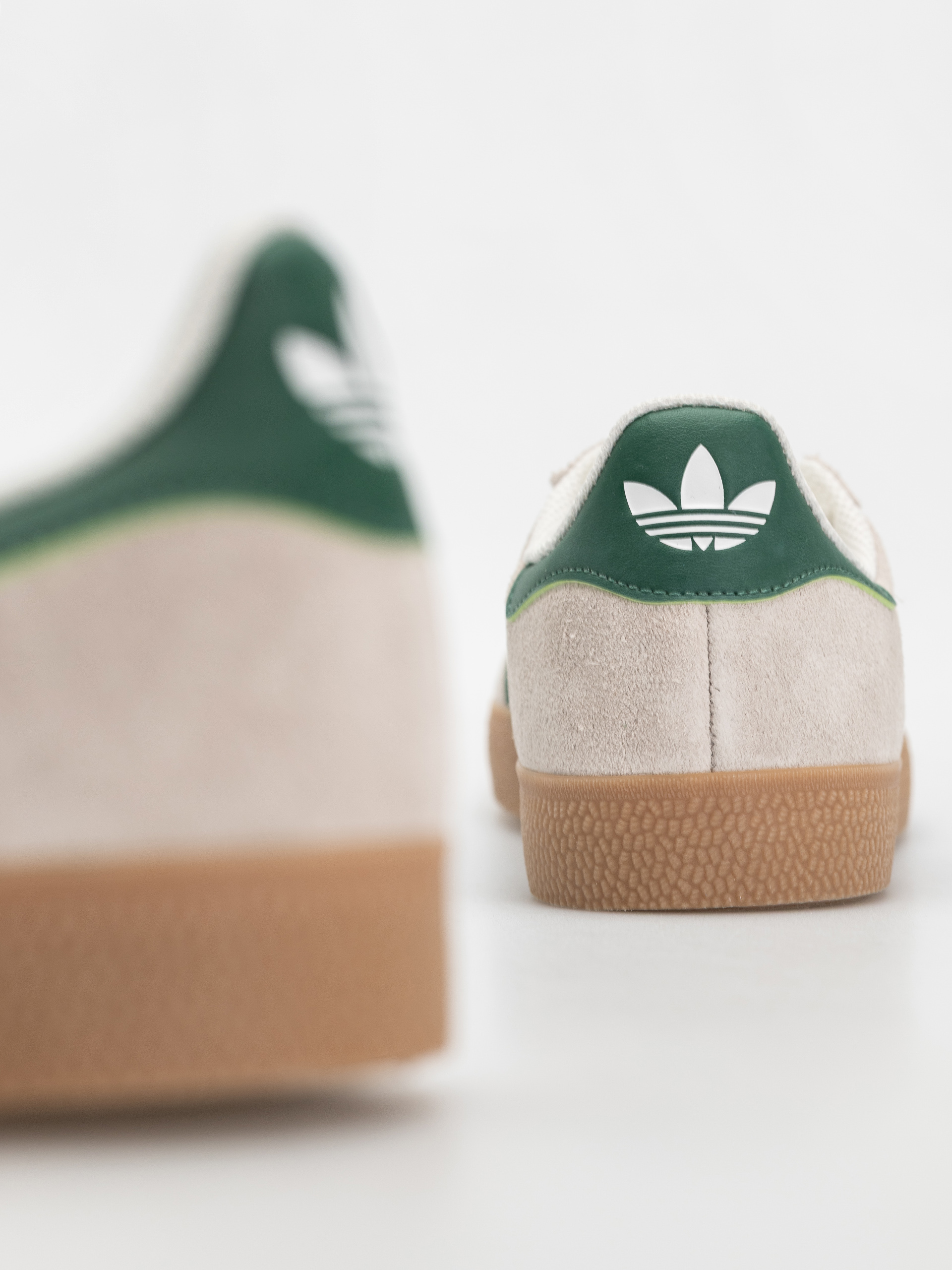 adidas Gazelle ADV Shoes (crywht/crywht/gum4)