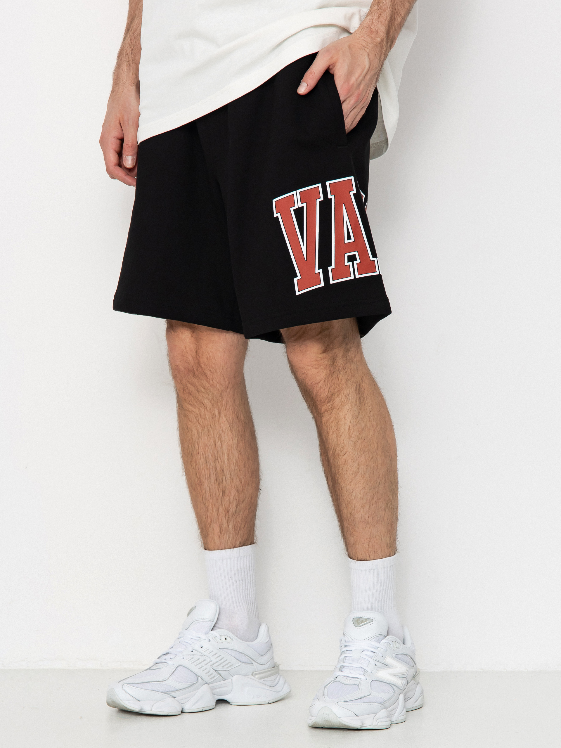 Vans Inter V Loose Fleece Shorts (black)