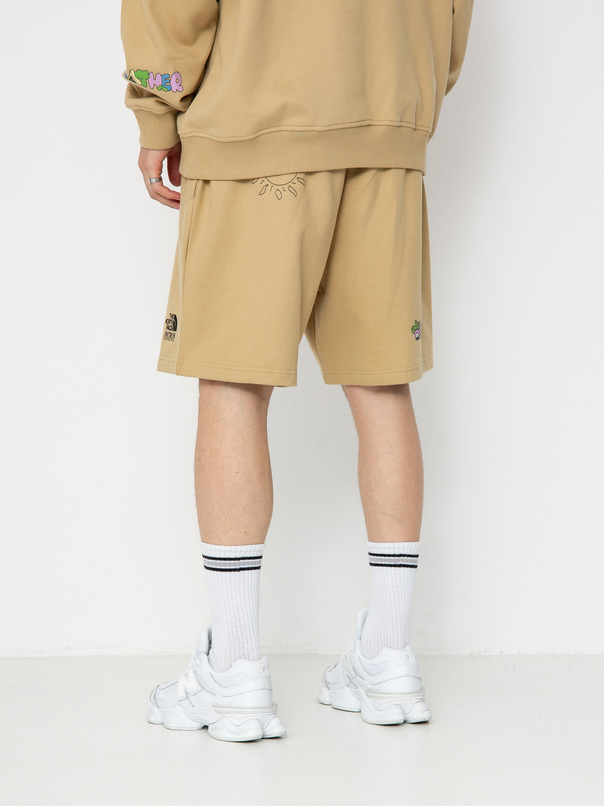 The North Face Mountain Cleanup Relaxed Shorts (khaki stone)